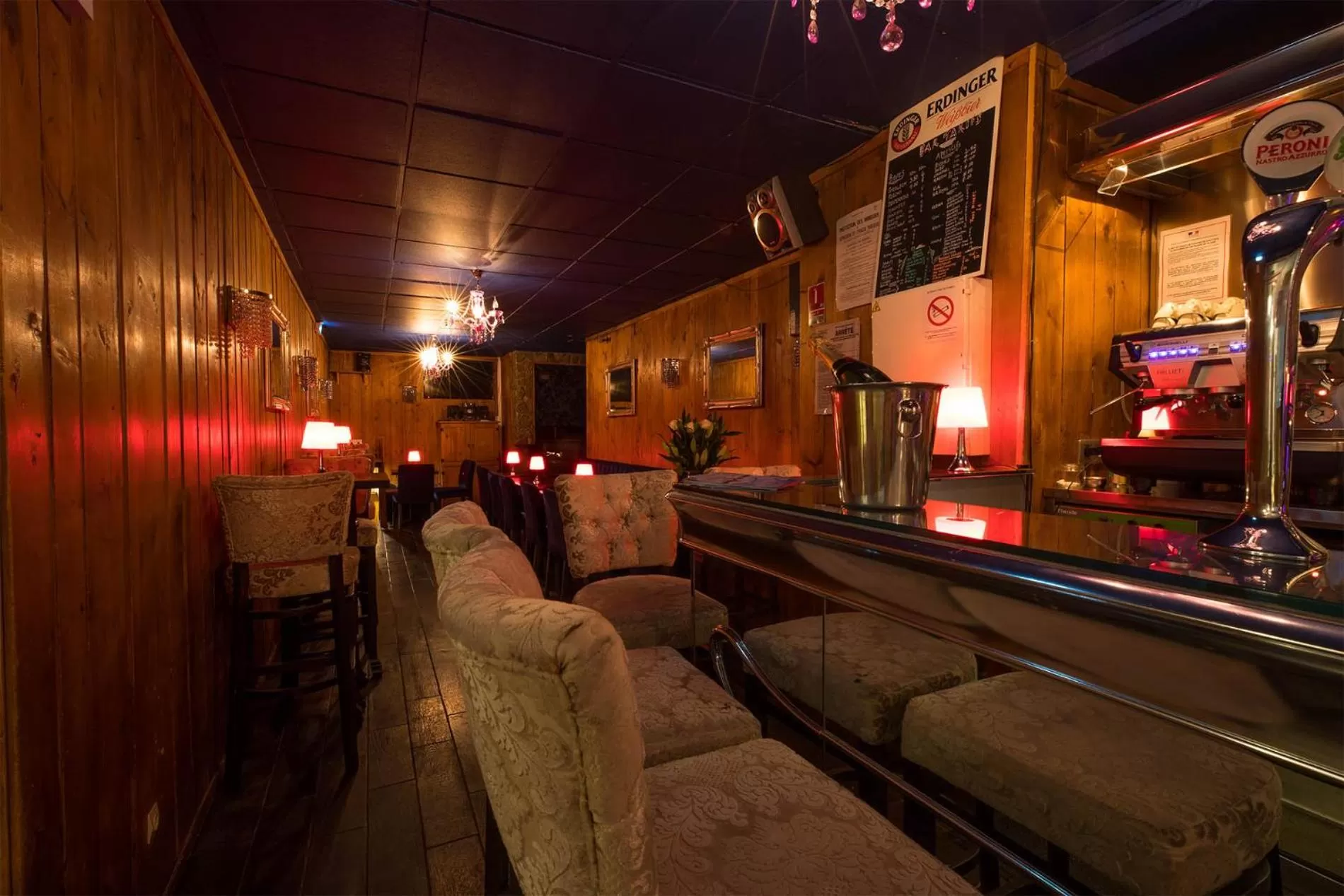 Lounge or bar in Madame Vacances - Hôtel Courchevel Olympic