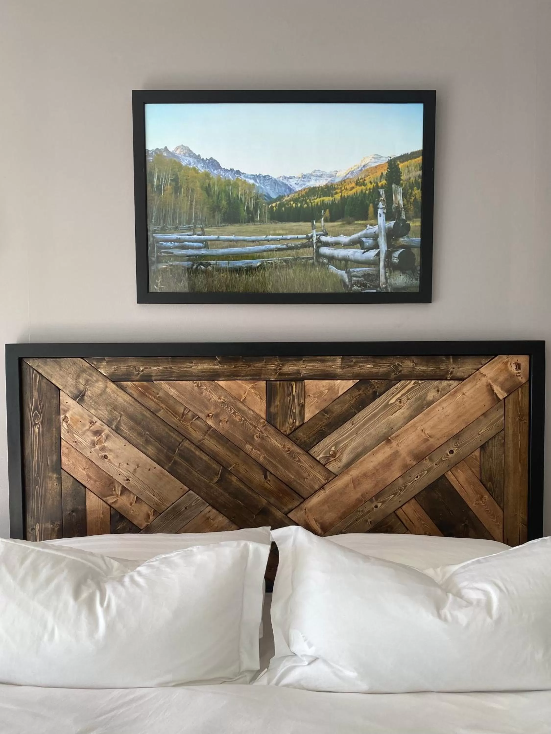 Decorative detail, Bed in Pikes Peak Paradise Bed and Breakfast