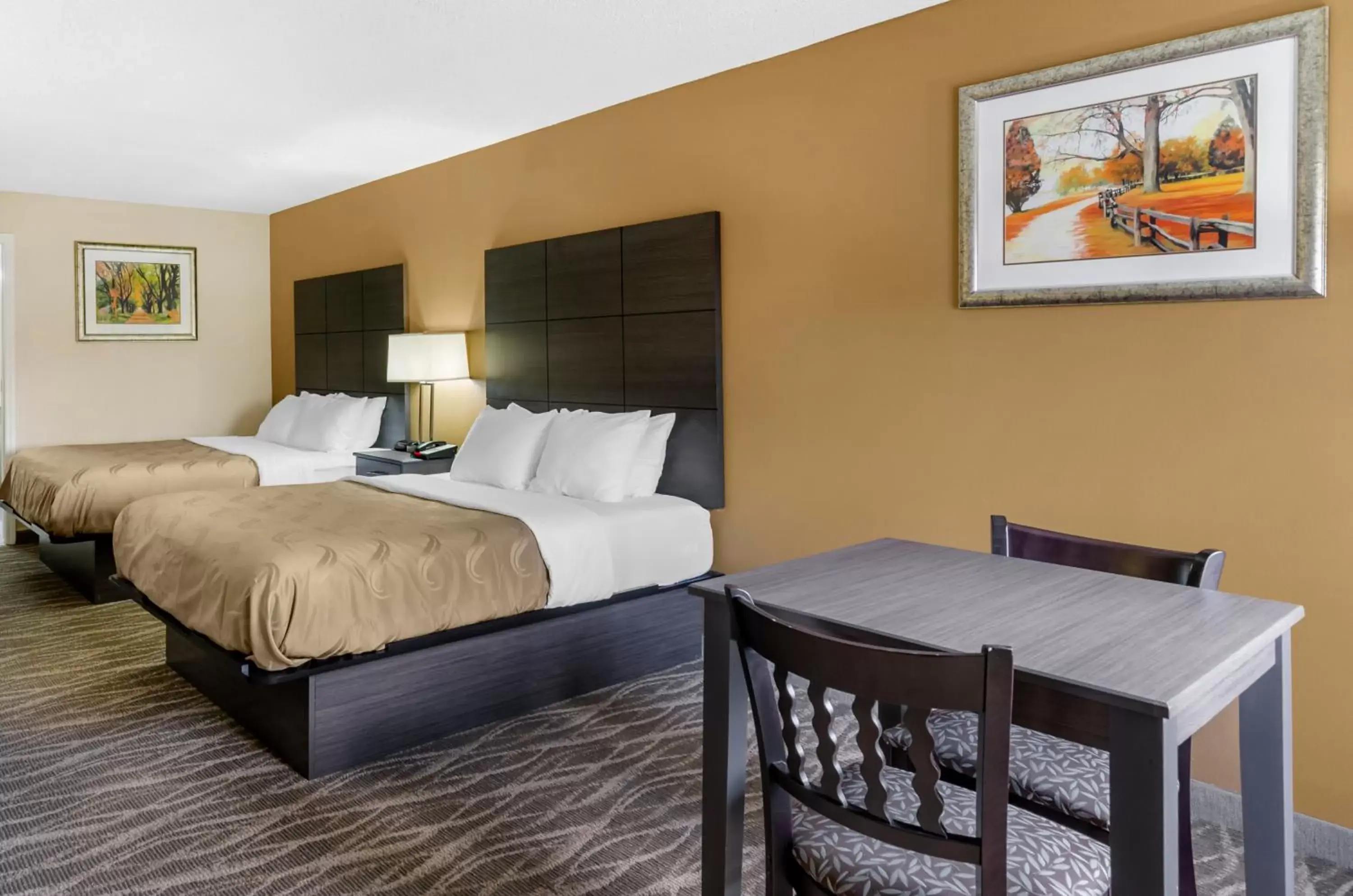 Standard Queen Room and Whirlpool - Non-Smoking in Quality Inn Standard Queen Room and Whirlpool - Non-Smoking in Quality Inn