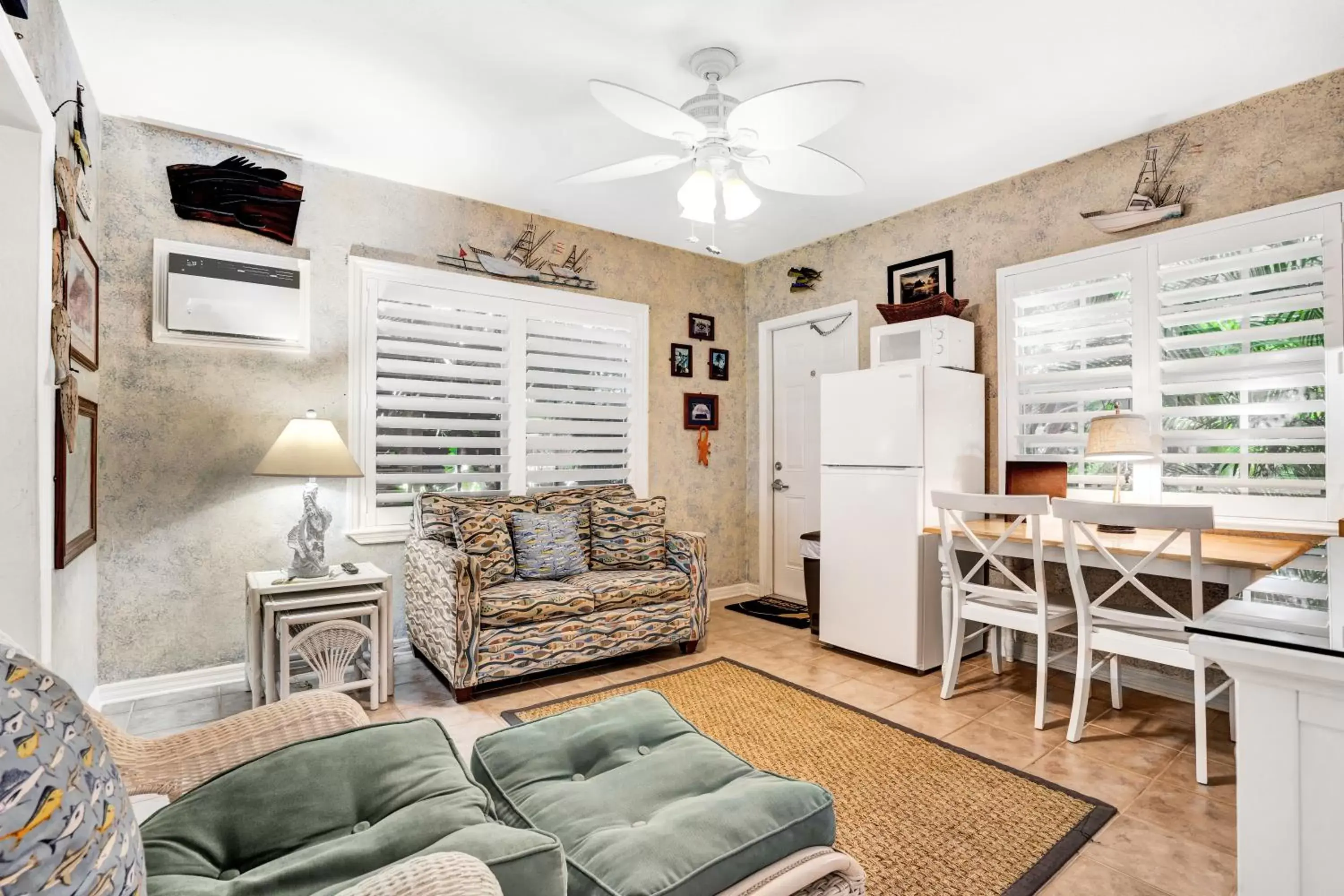 Deluxe King Room in Island Bay Resort Deluxe King Room in Island Bay Resort