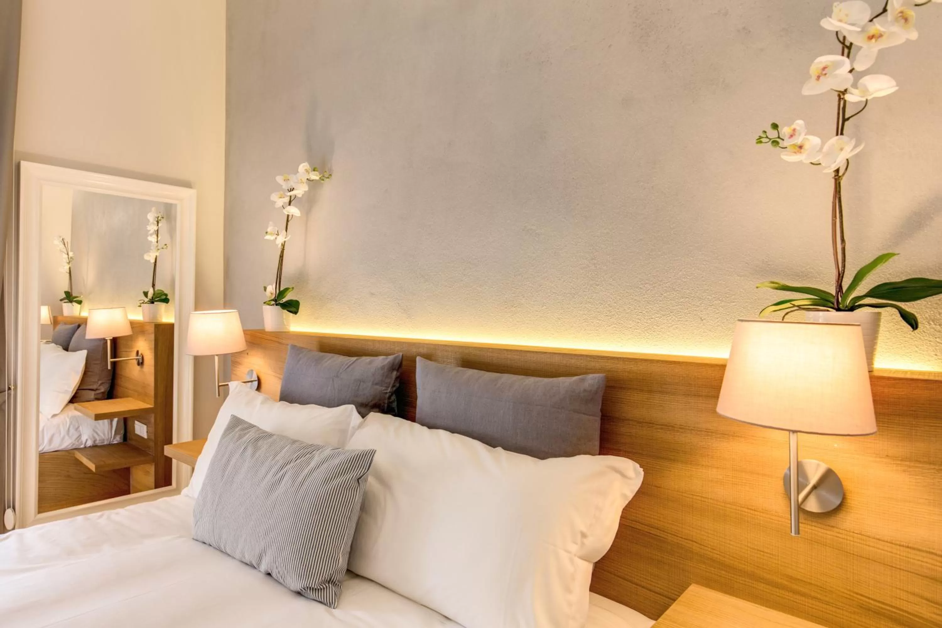 Decorative detail, Bed in The Spanish Suite Campo de' Fiori