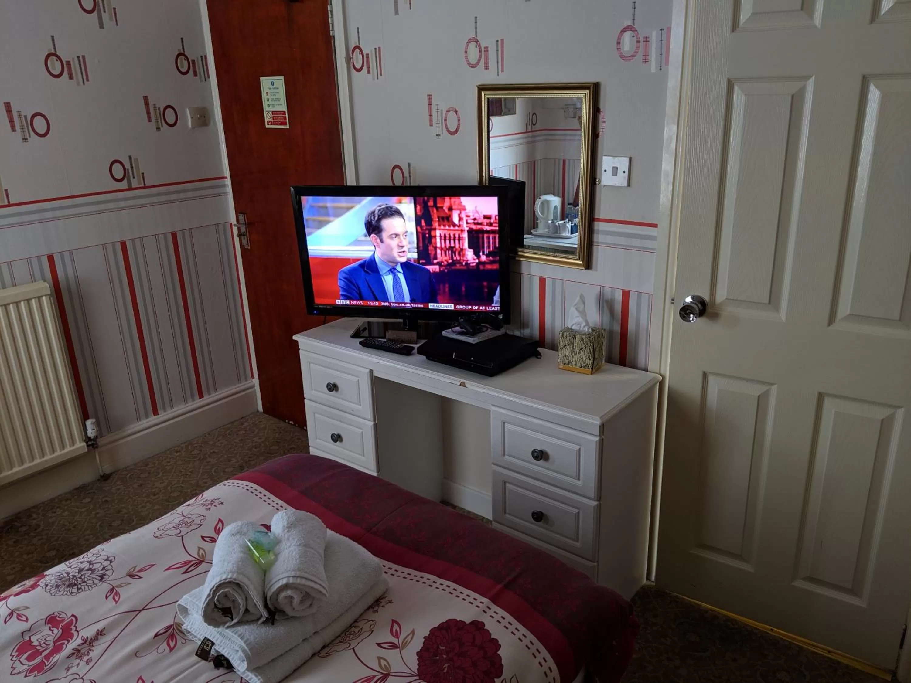 Bedroom, Bed in The New Guilderoy Hotel