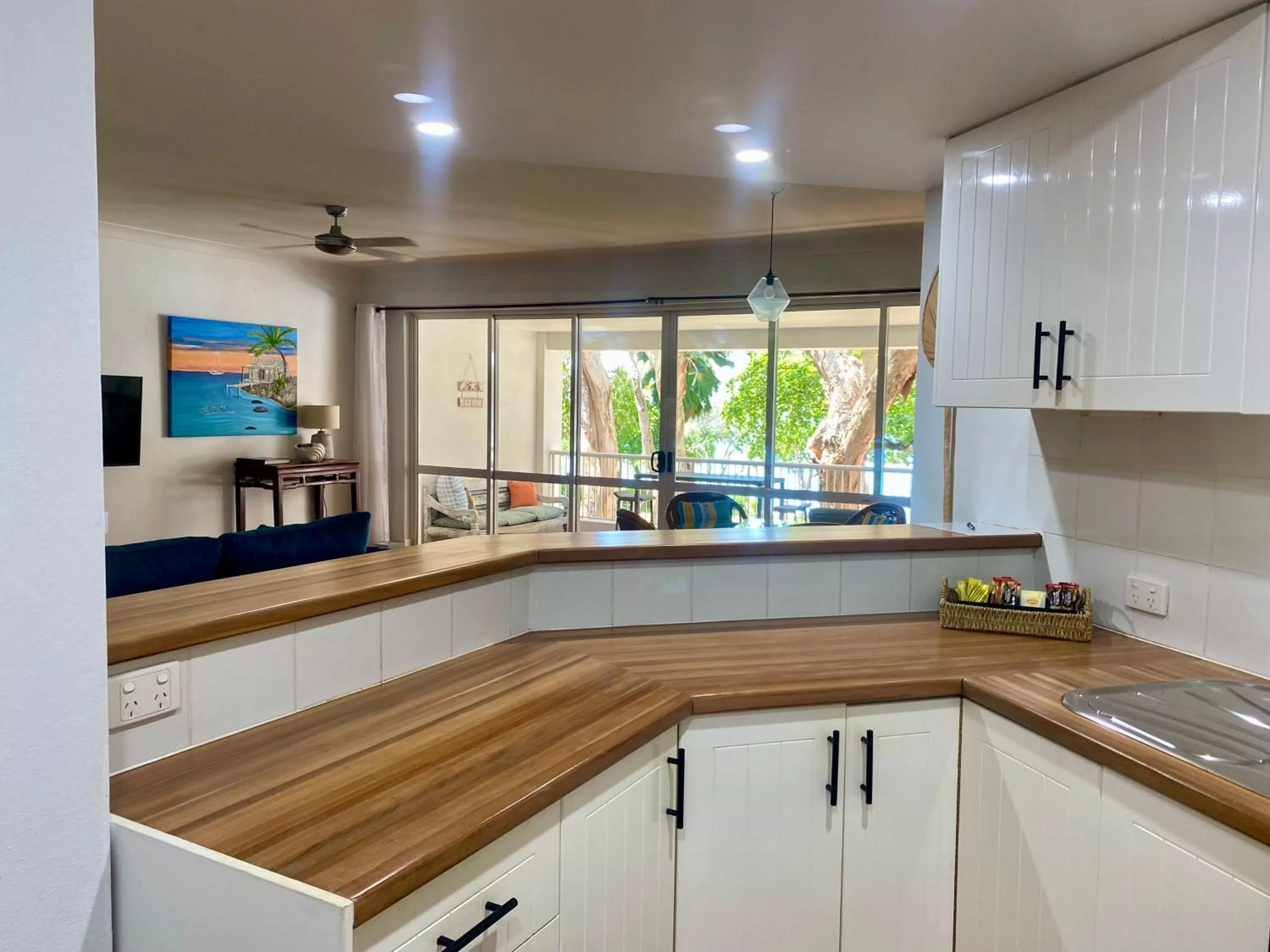 Kitchen or kitchenette in BeachView Apartments at Villa Paradiso