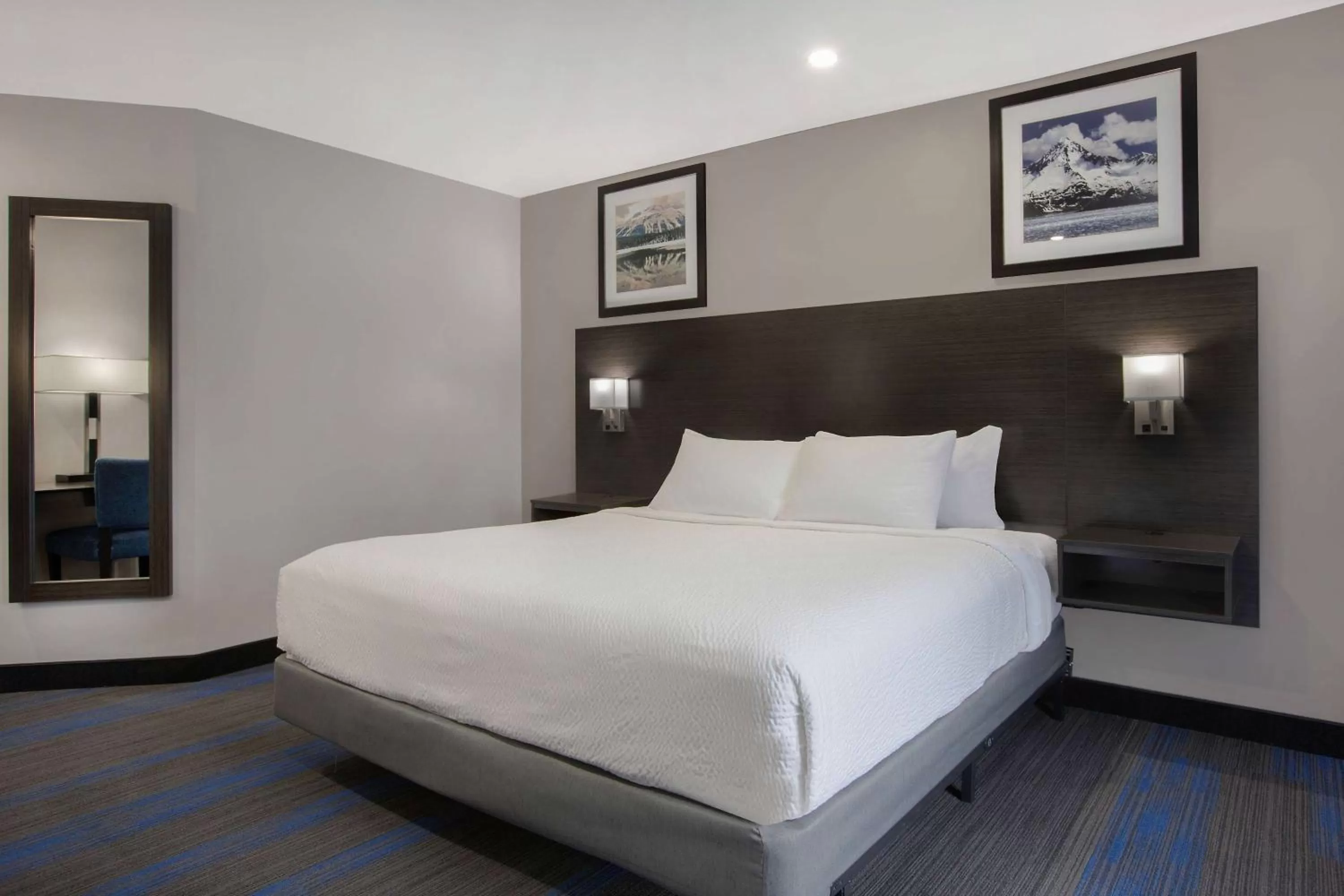 King Room with Mobility Access and Bathtub with Grab Bars, Non-Smoking in Days Inn by Wyndham Barrie