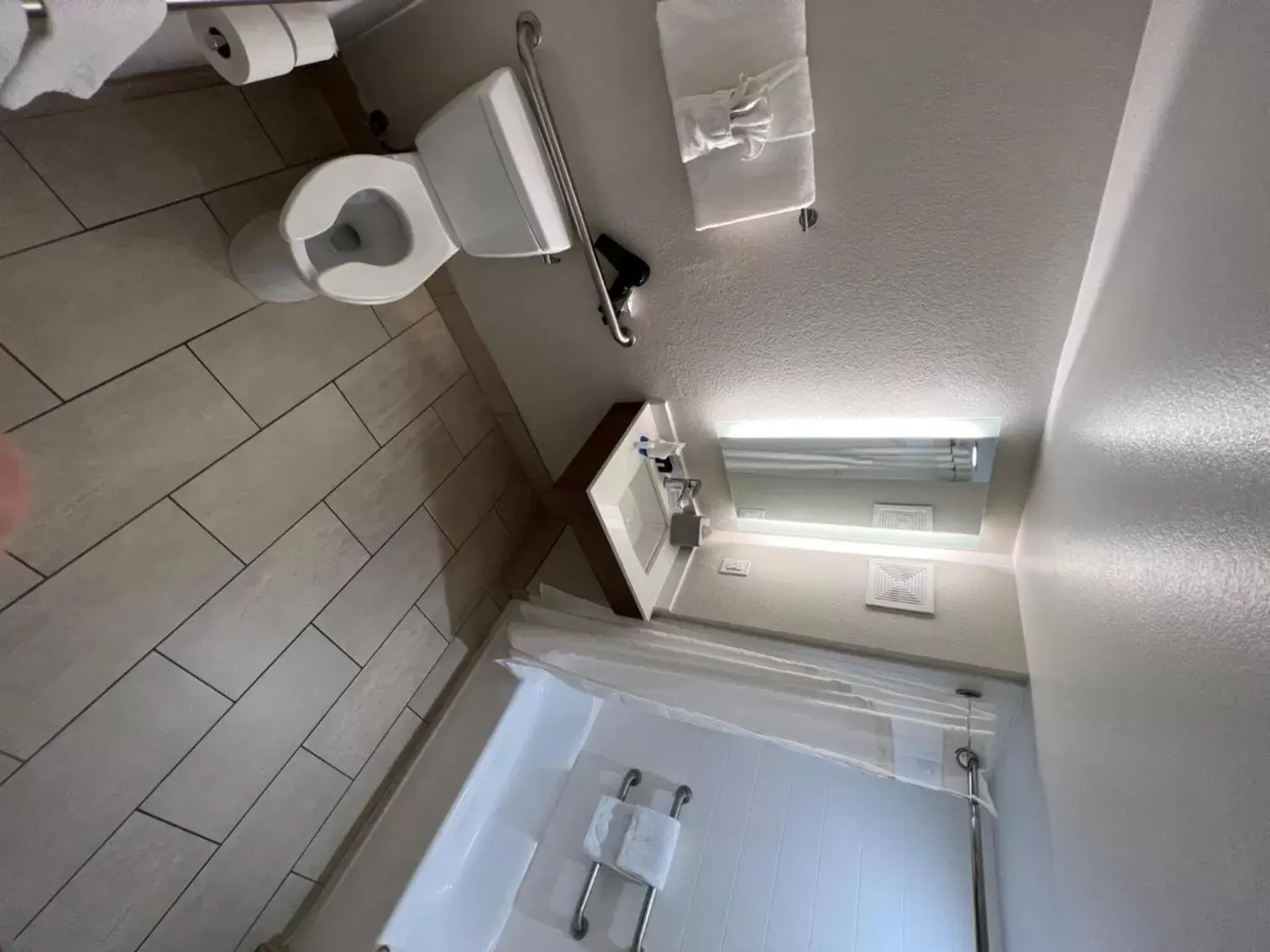 King Room - Disability Access Tub/Non-Smoking in Holiday Inn Express Hotel & Suites Lake Elsinore, an IHG Hotel King Room - Disability Access Tub/Non-Smoking in Holiday Inn Express Hotel & Suites Lake Elsinore, an IHG Hotel