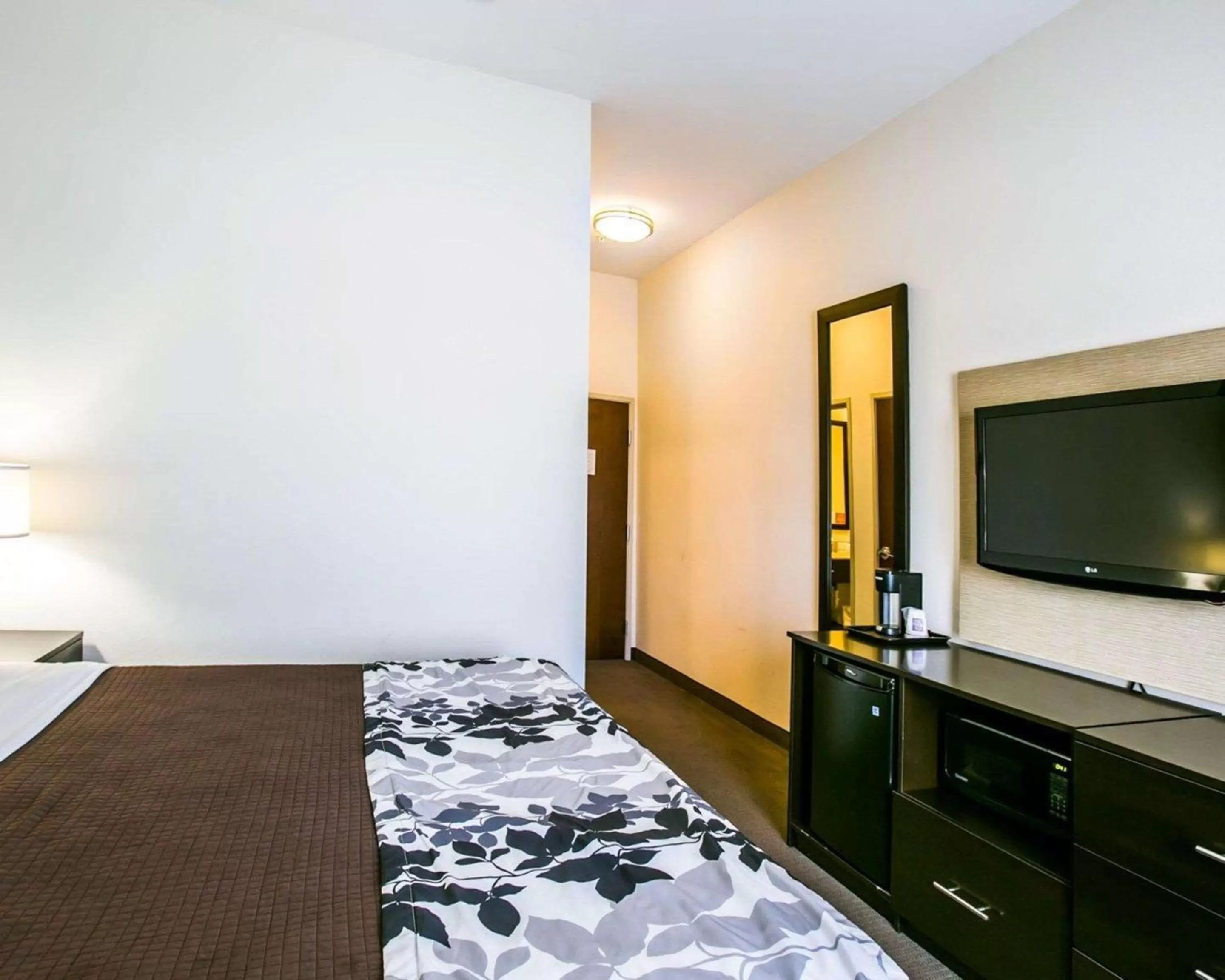 Photo of the whole room, Bed in Sleep Inn & Suites Austin North - I-35