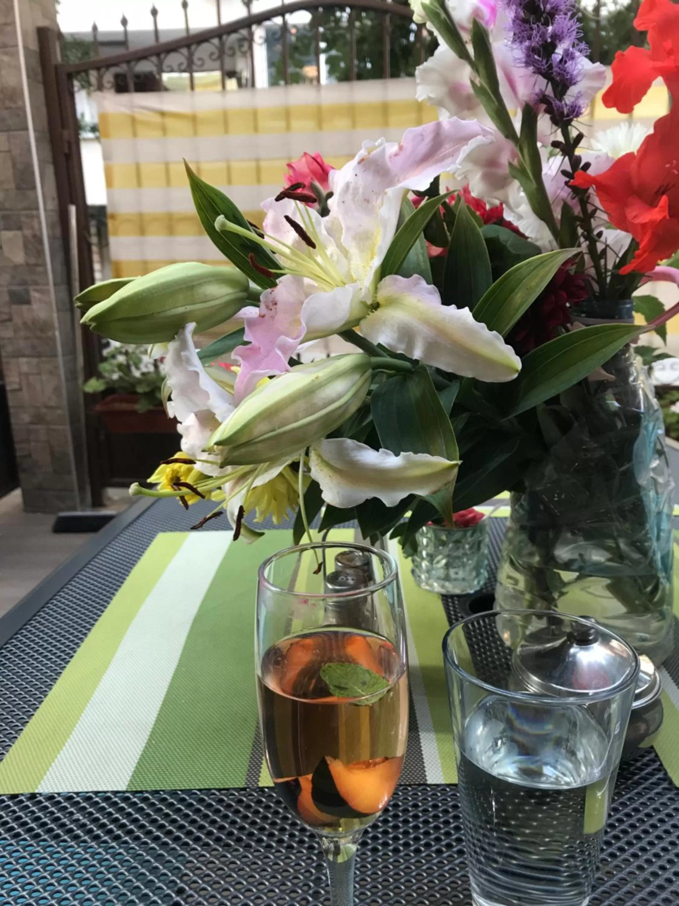 Garden in White Rose Family Guest House