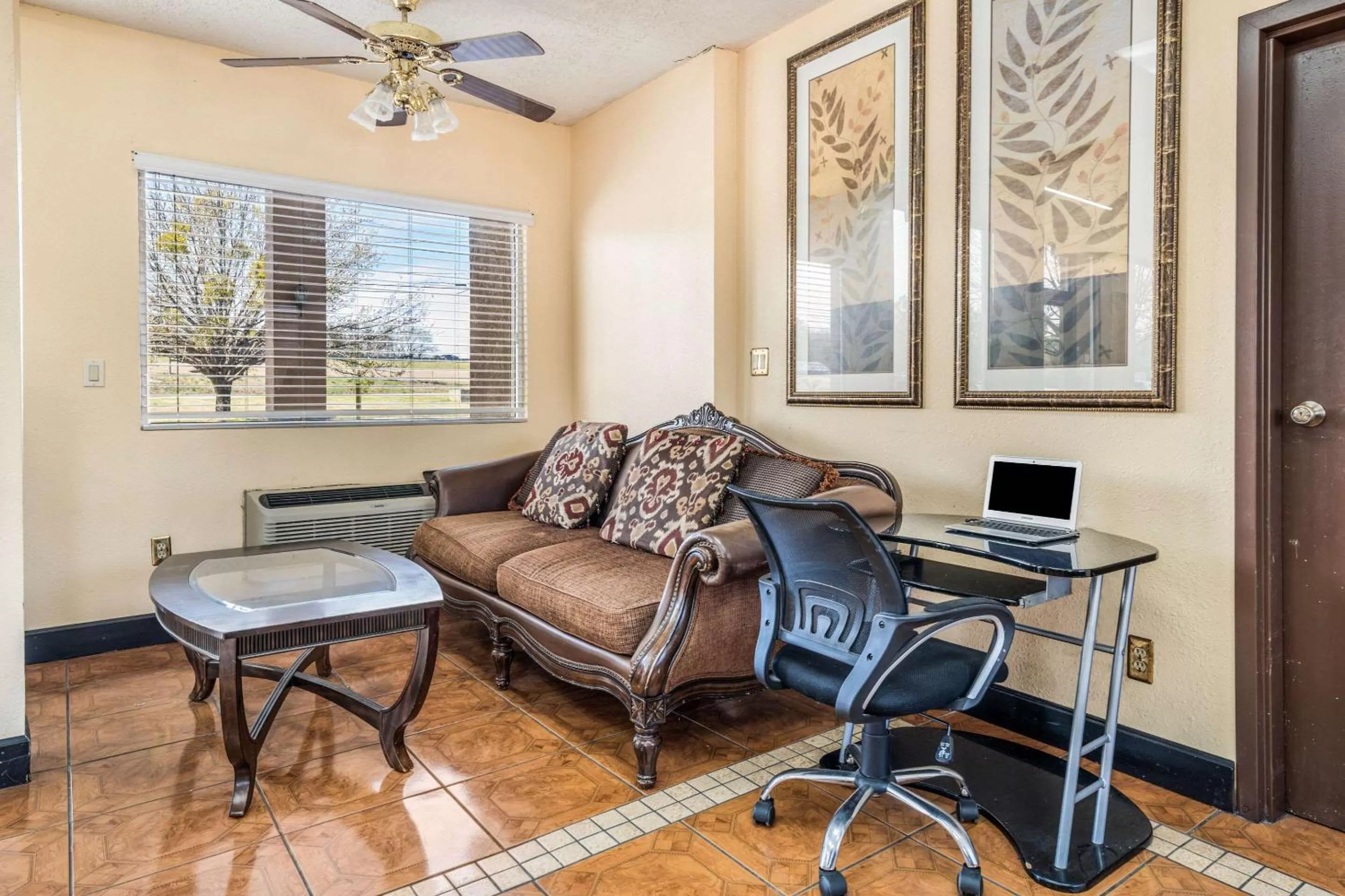 On site in Econo Lodge Inn & Suites Macon West