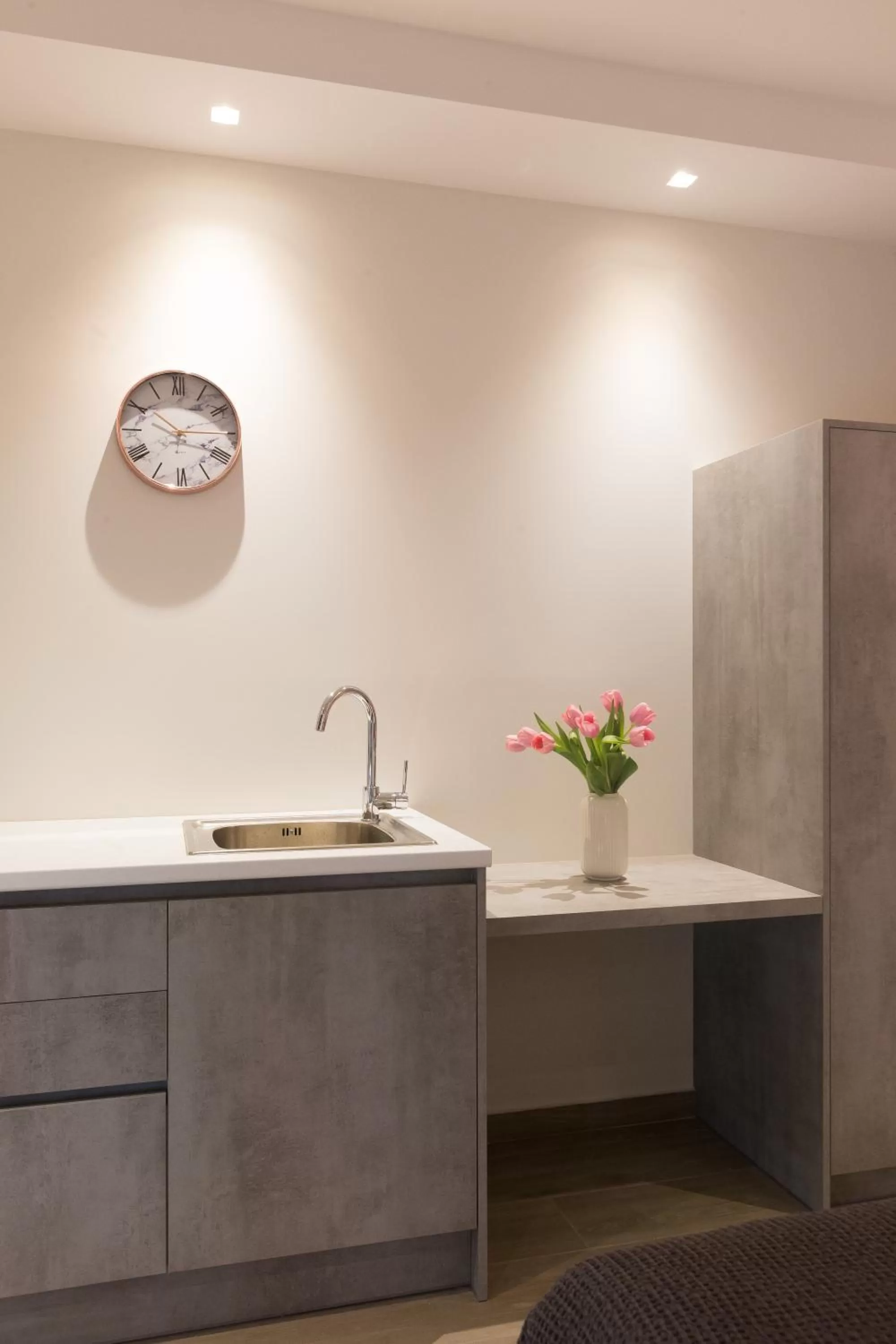 microwave in Athenian Central Apartments