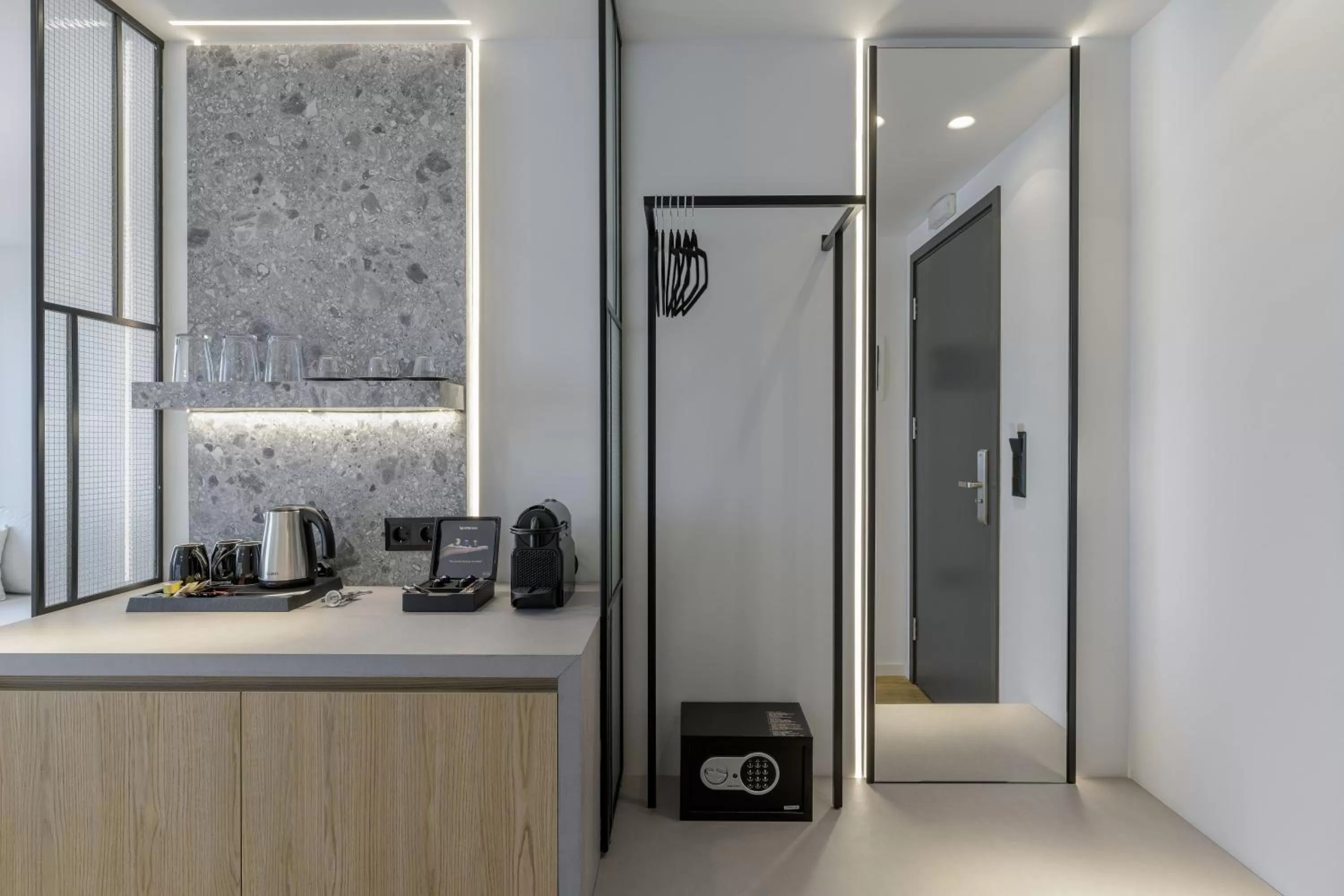 Acropolis Magenta Luxury Suites