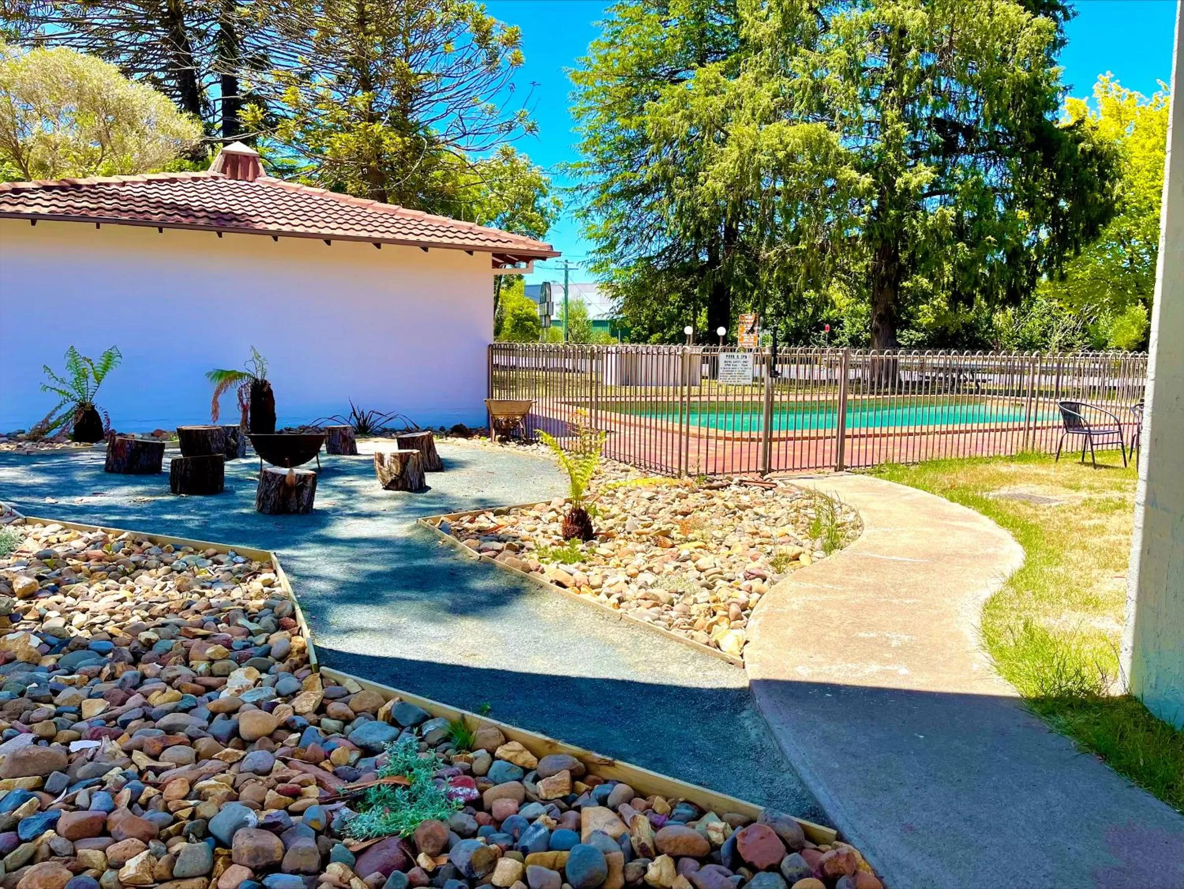 Property building in All Seasons Motel Armidale