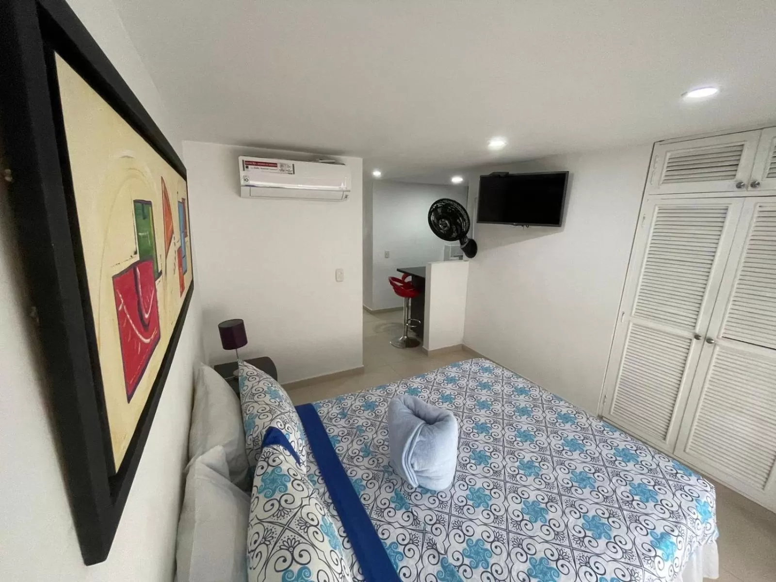 Photo of the whole room, Bed in Lindos apartaestudios y habitaciones en Ibague