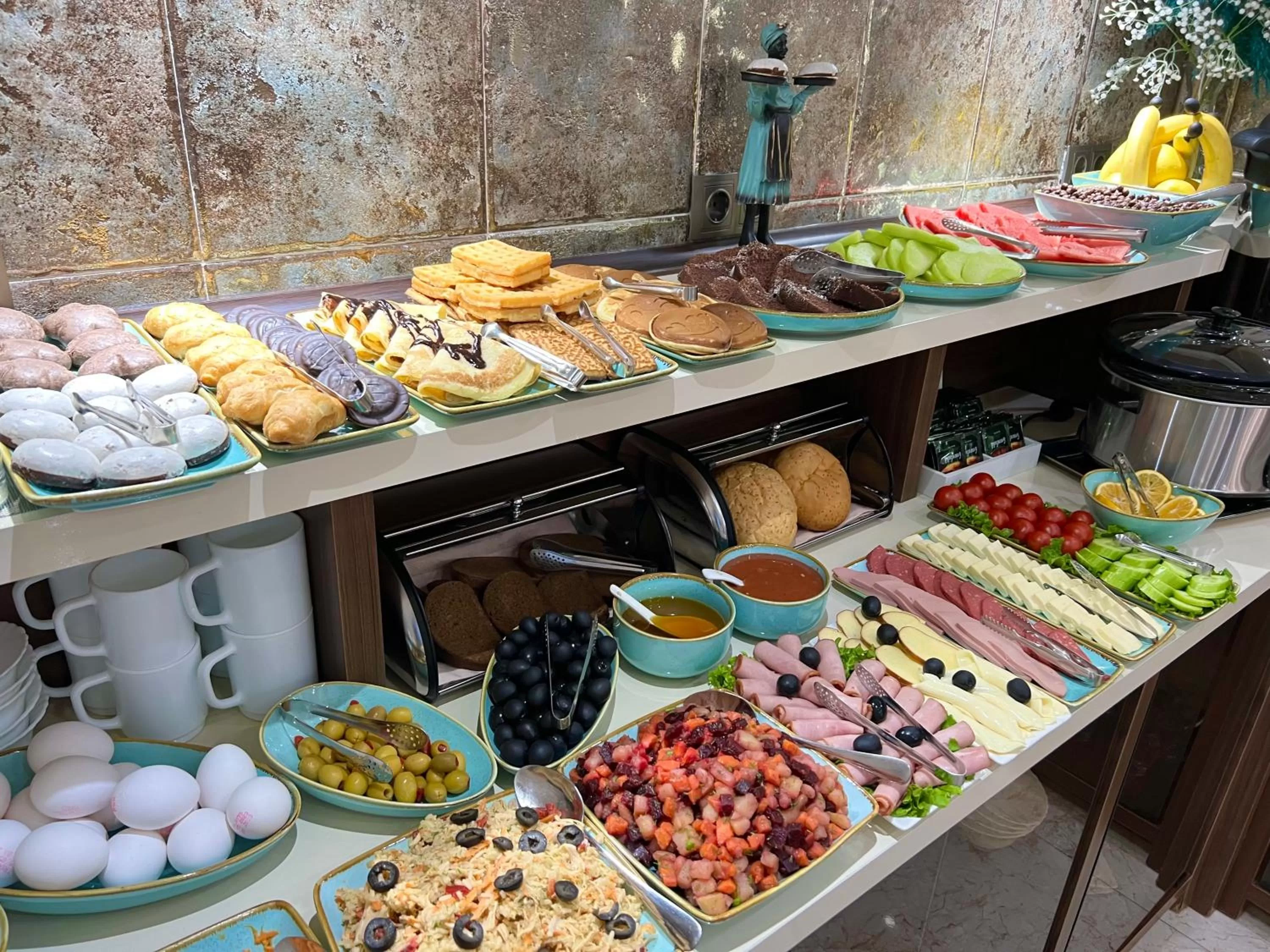 Buffet breakfast, Food in Hotel Park