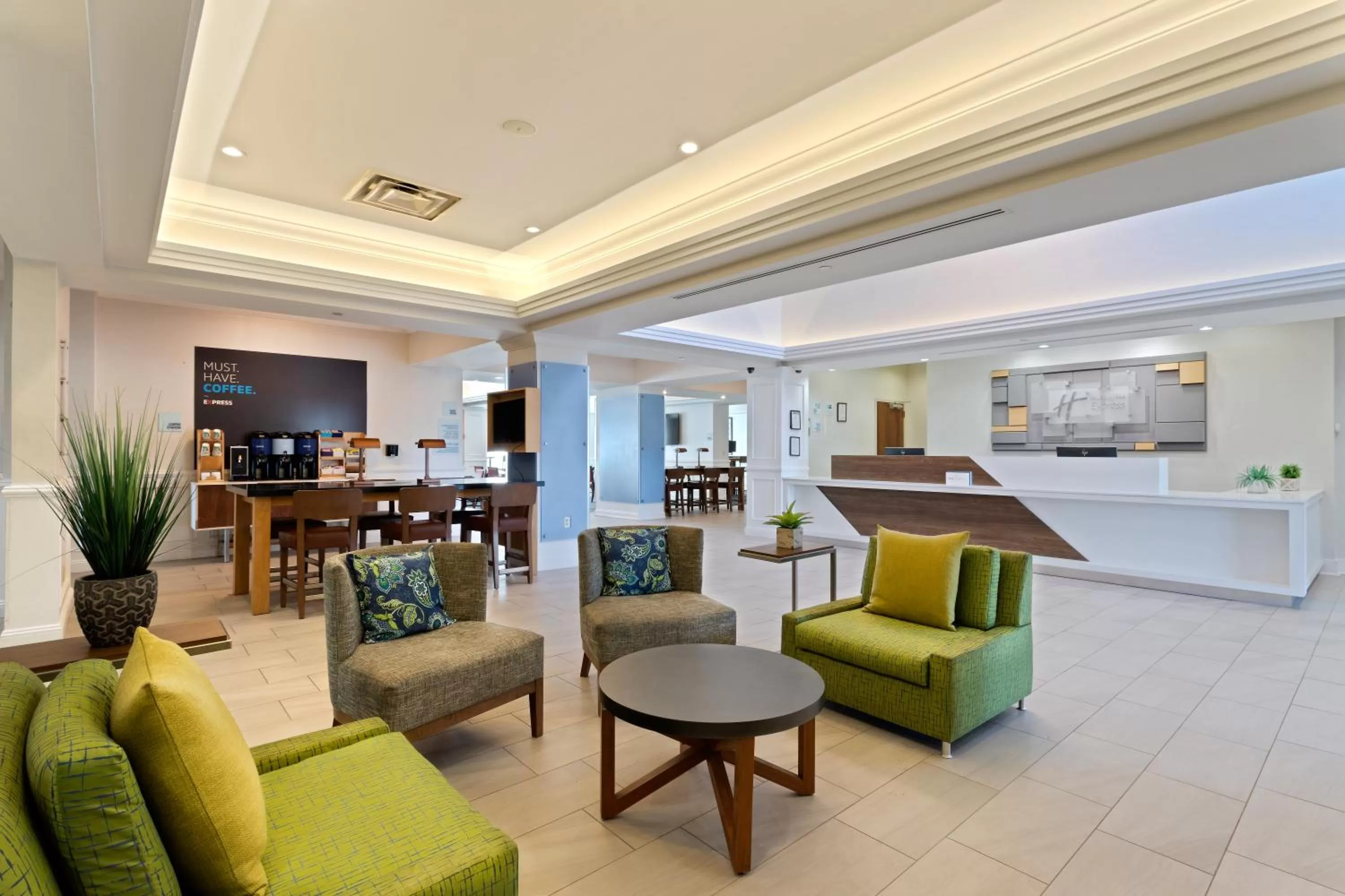Lobby or reception in Holiday Inn Express Hauppauge-Long Island by IHG
