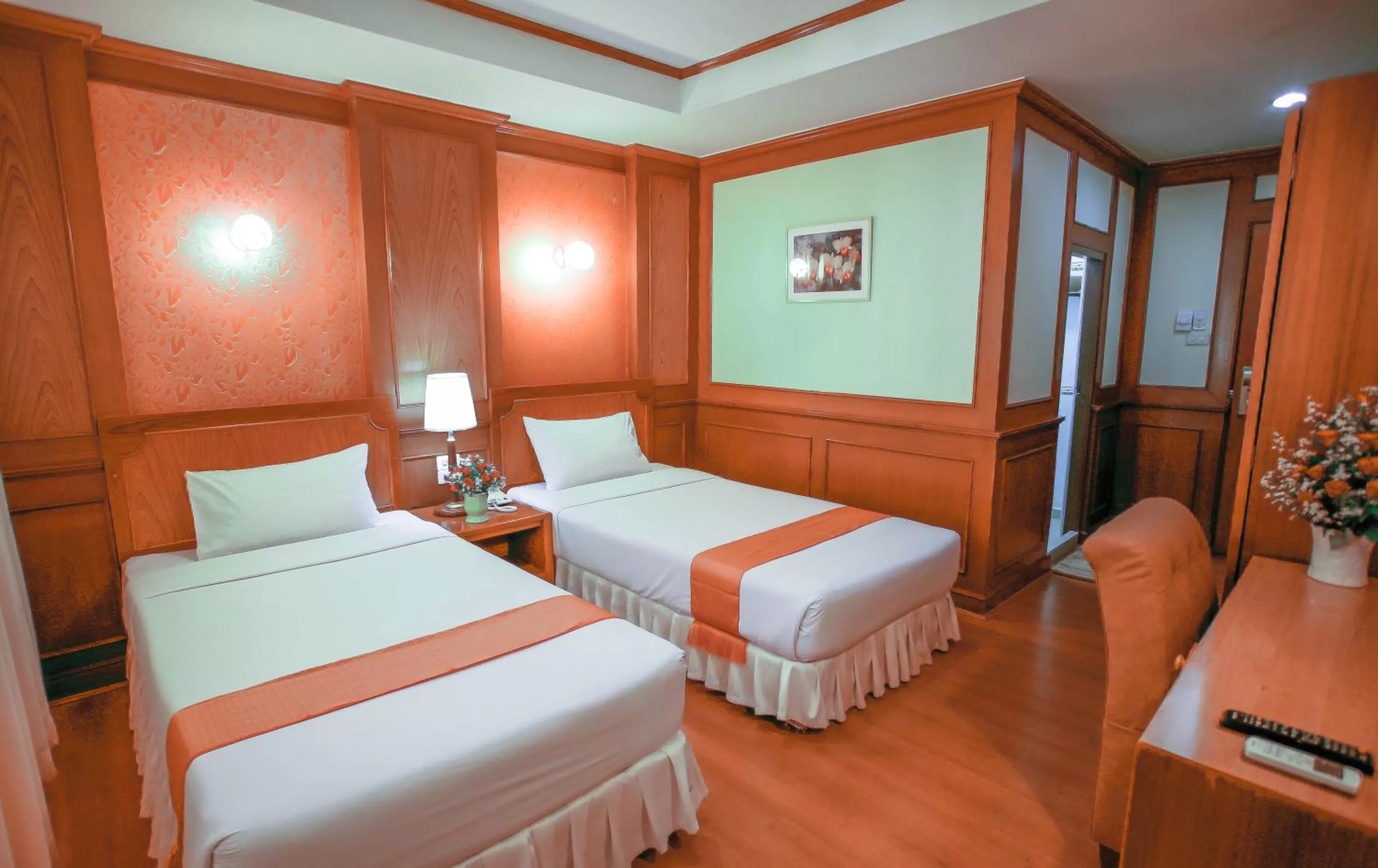 Bed in PJ Watergate Hotel