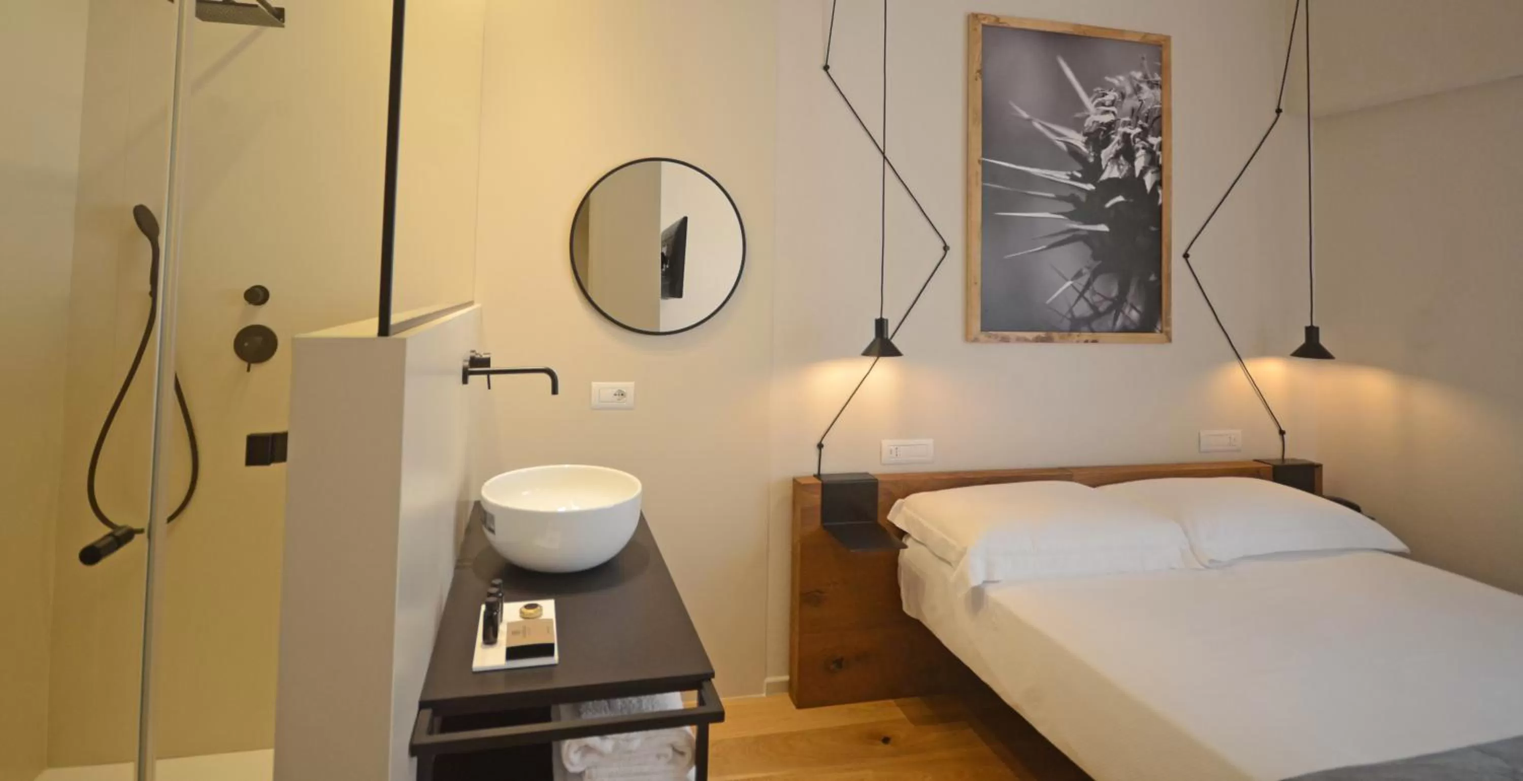 Decorative detail, Bed in Albergo Centrale