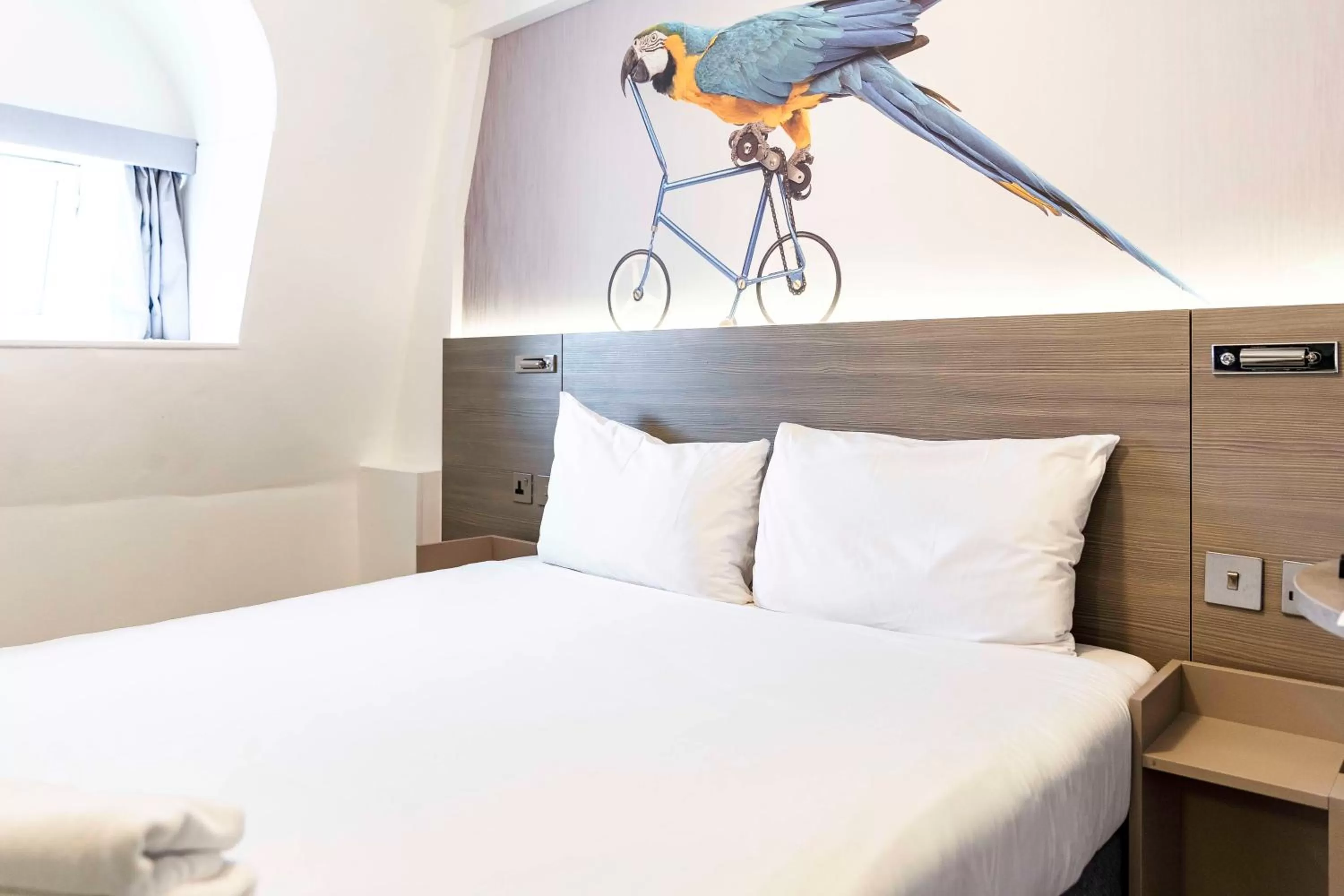 Bed in Heeton Concept Hotel - Kensington London