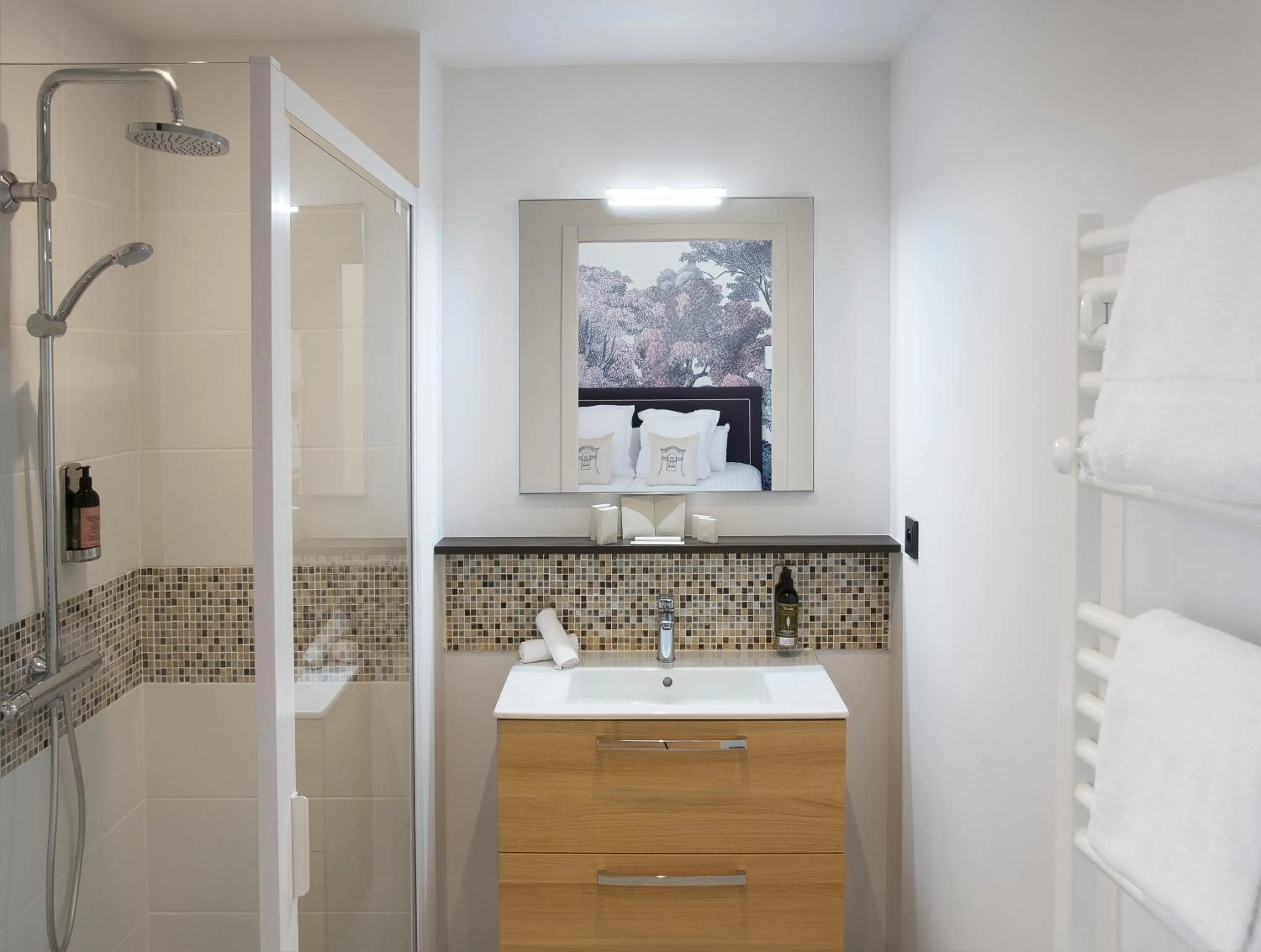 Bathroom in College des Doctrinaires, Hôtel, Résidence et SPA