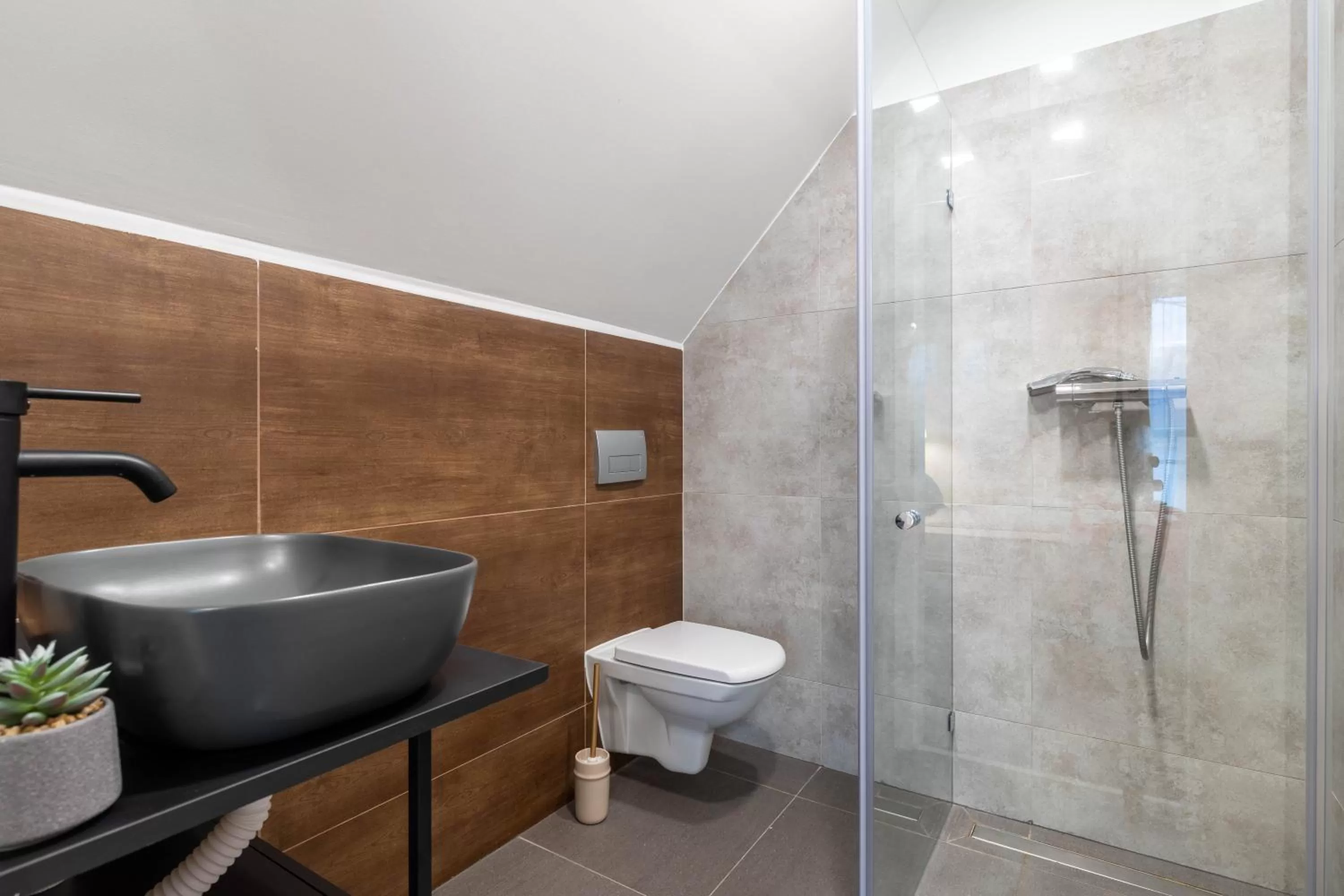 Shower, Bathroom in Villa Bérc