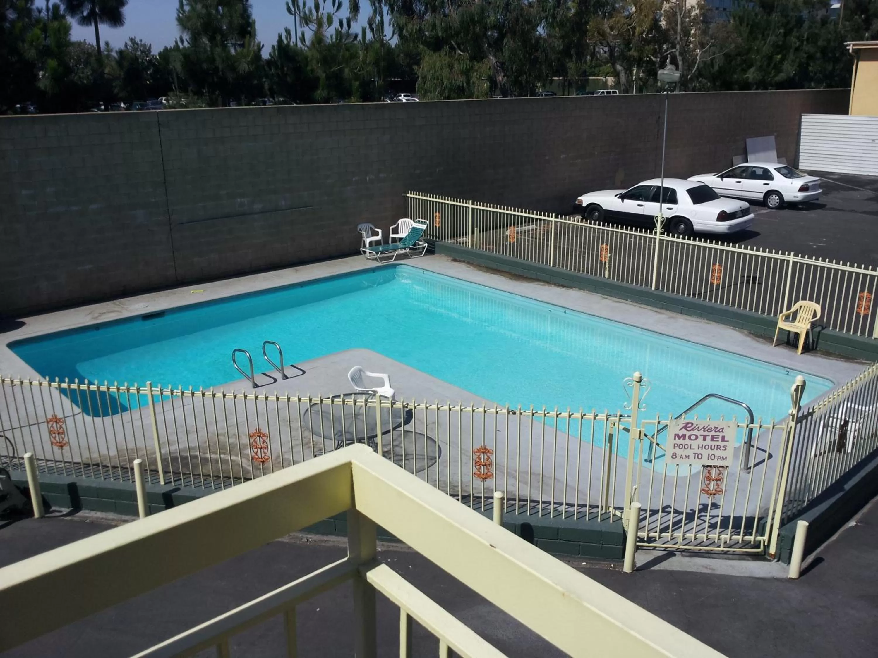 Swimming pool in Riviera Motel