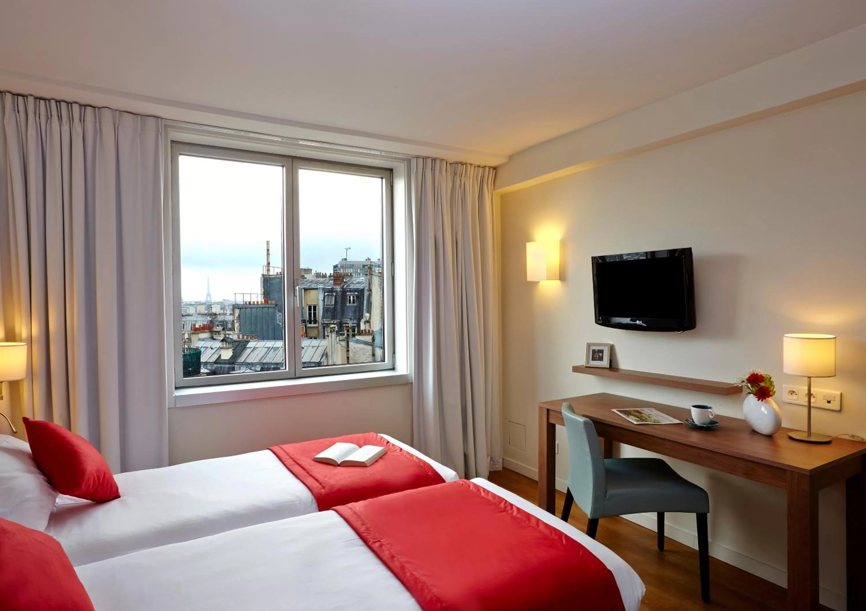 View (from property/room), Bed in Citadines Place d'Italie Paris