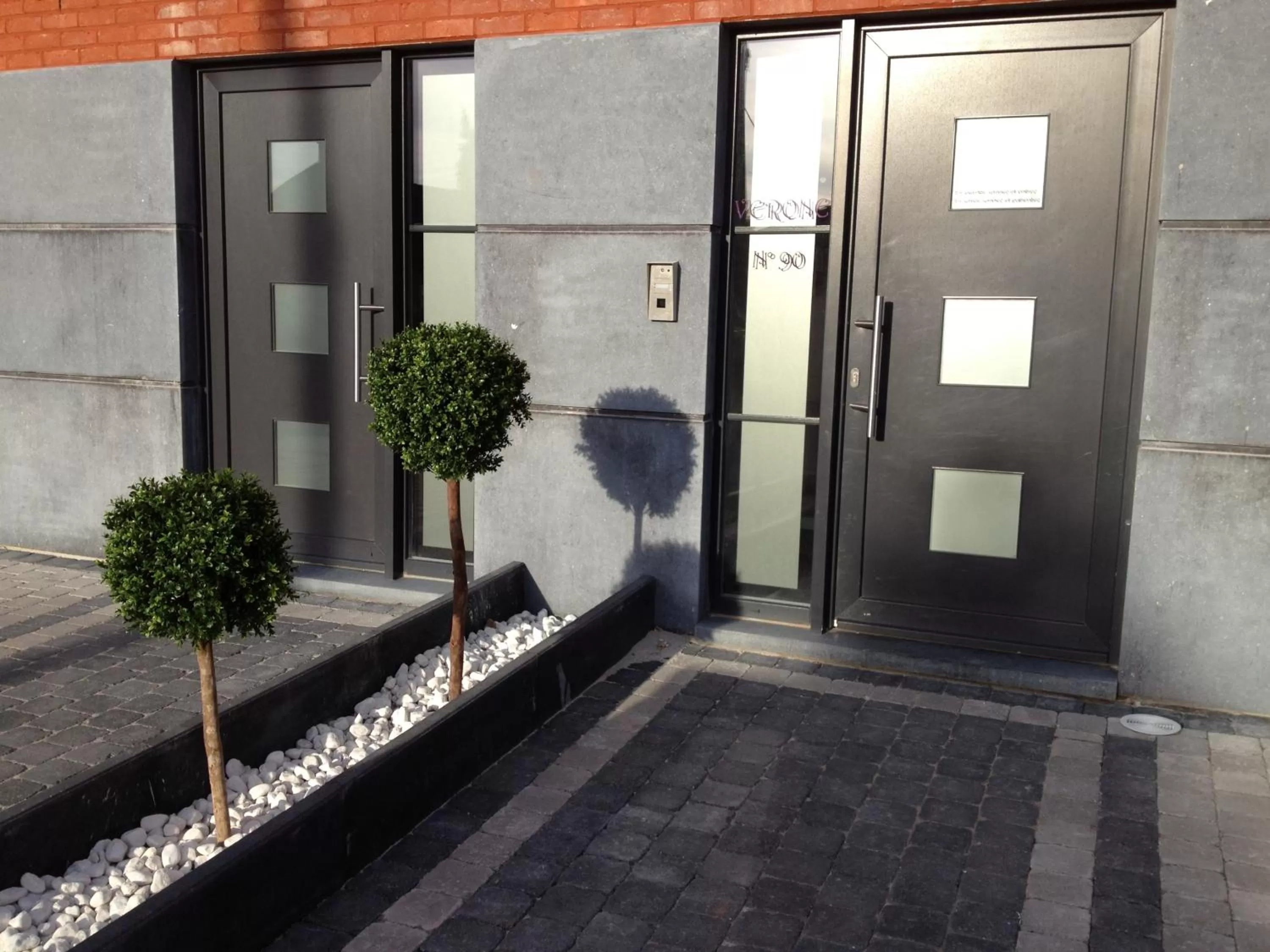 Facade/entrance in V E R O N E - Rooms & Suites - Liège - Rocourt