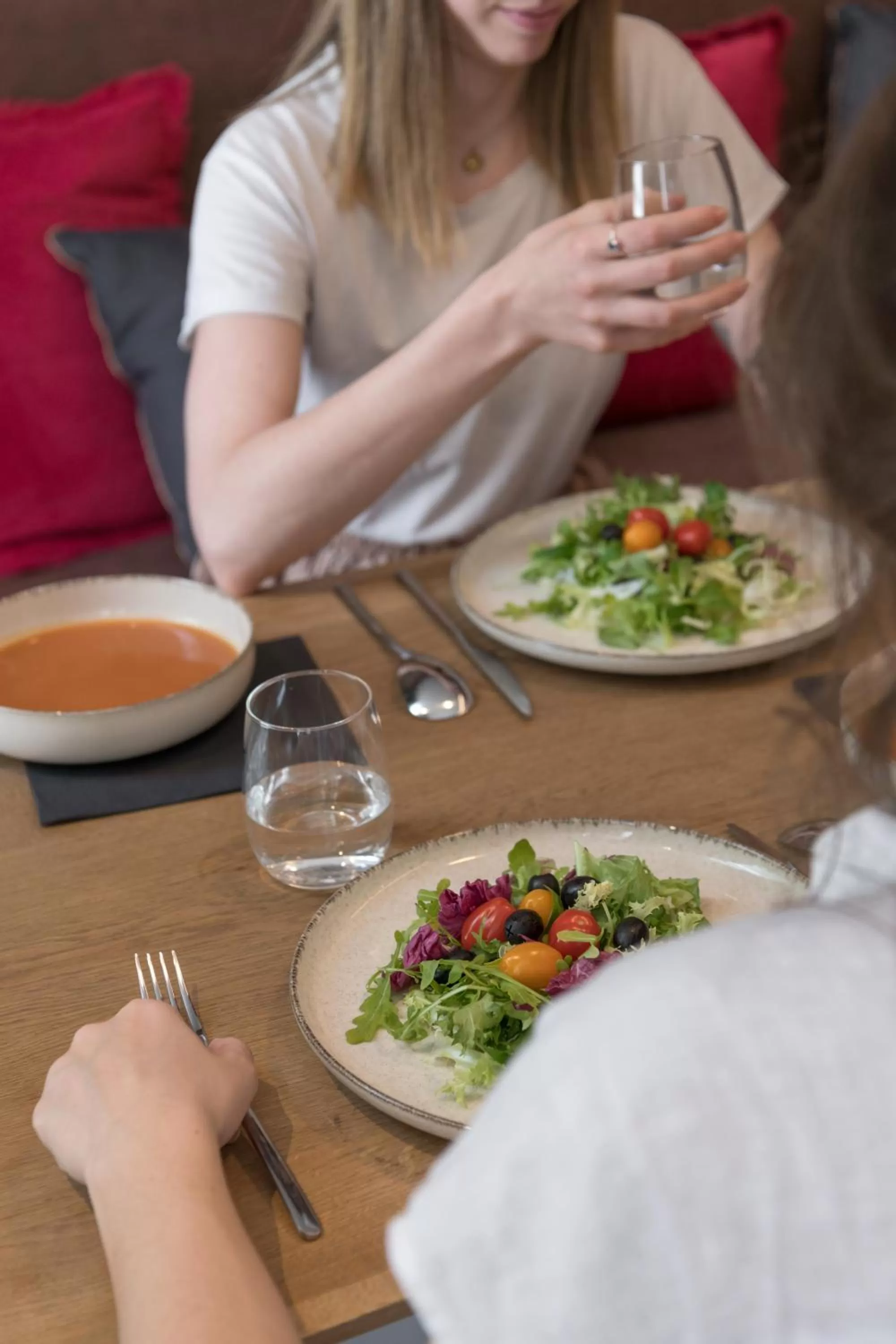 People in MiHotel Sala