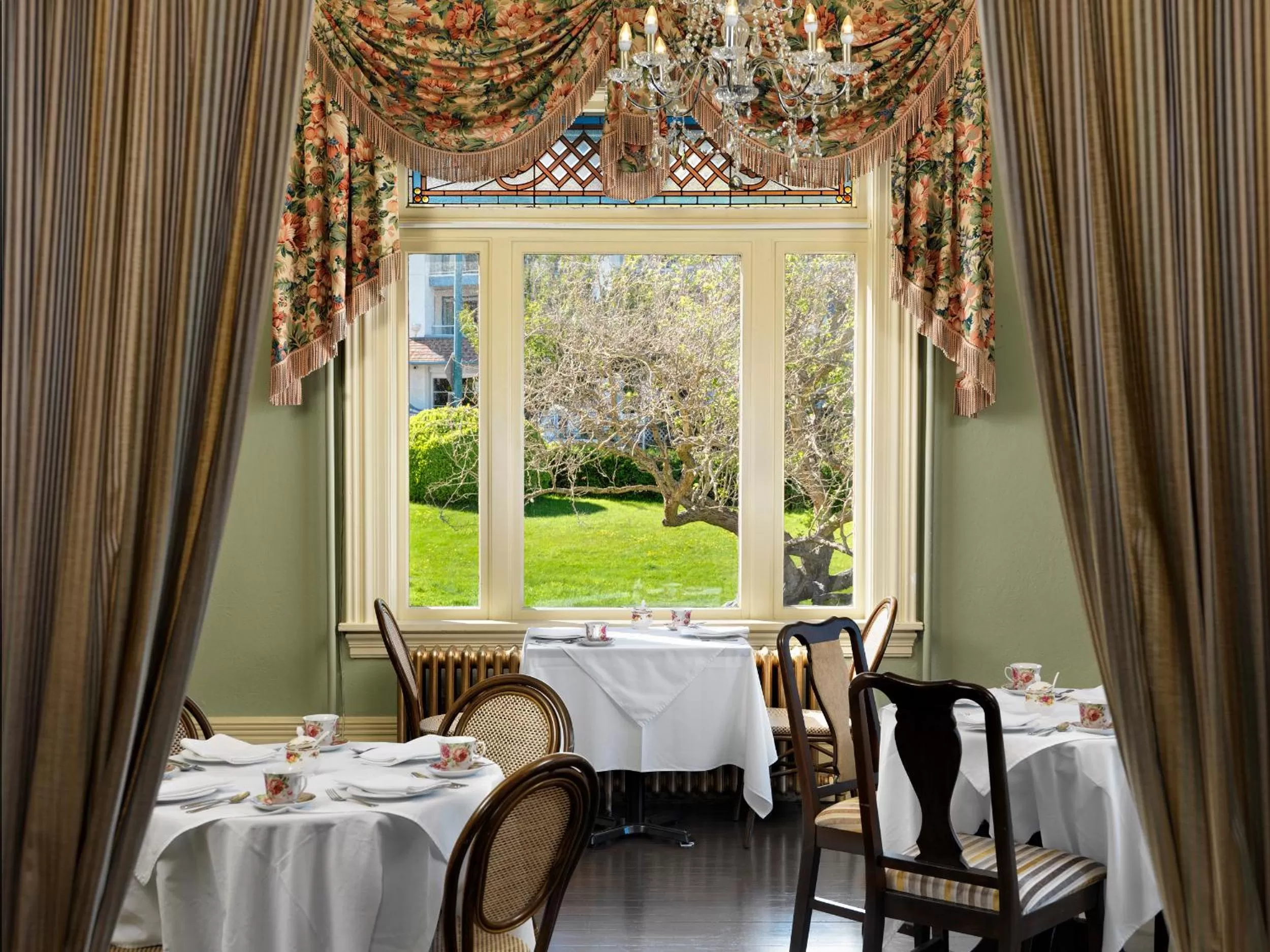 Restaurant/places to eat in Huntingdon Hotel and Suites