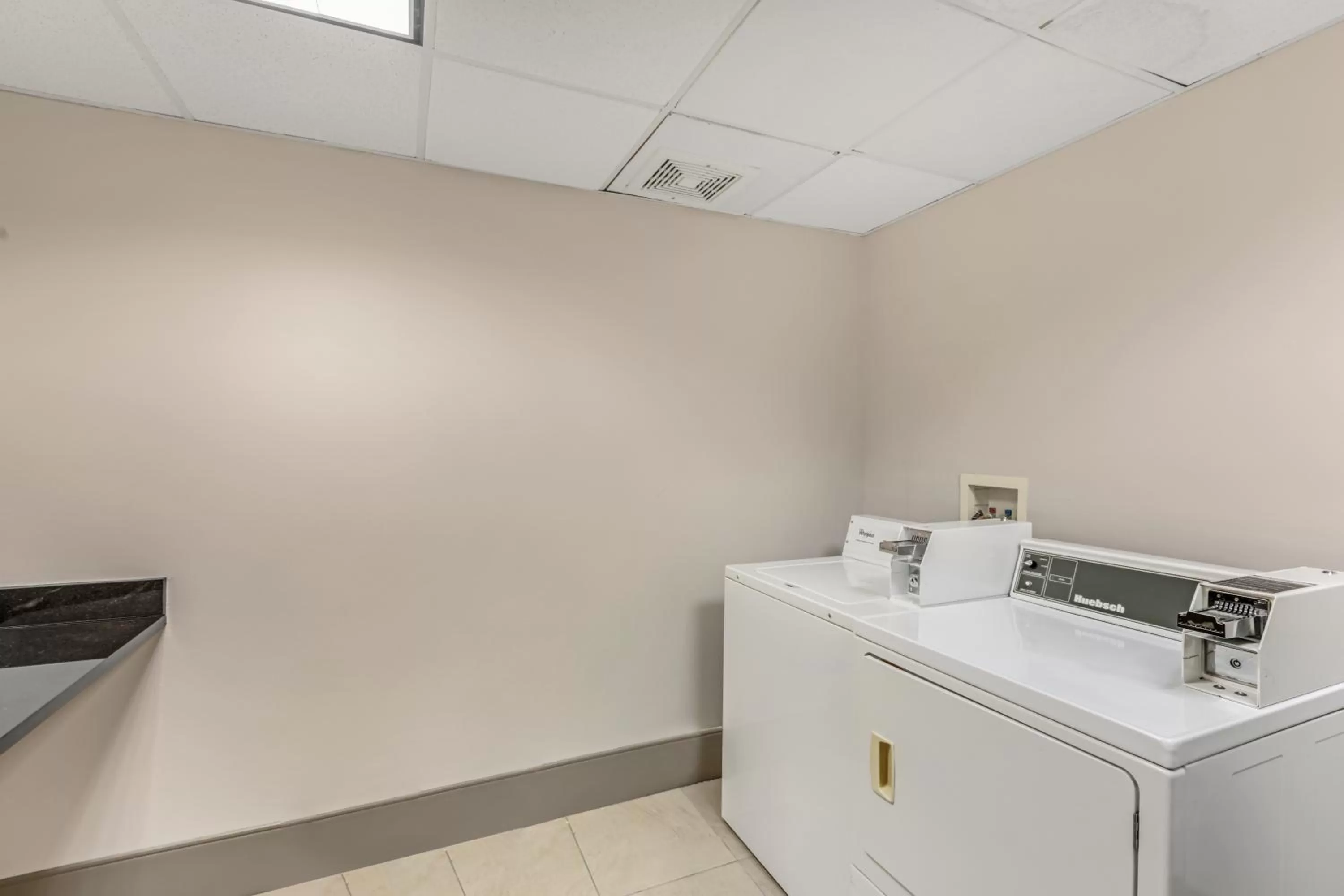 laundry in Country Inn & Suites by Radisson, Elk Grove Village-Itasca