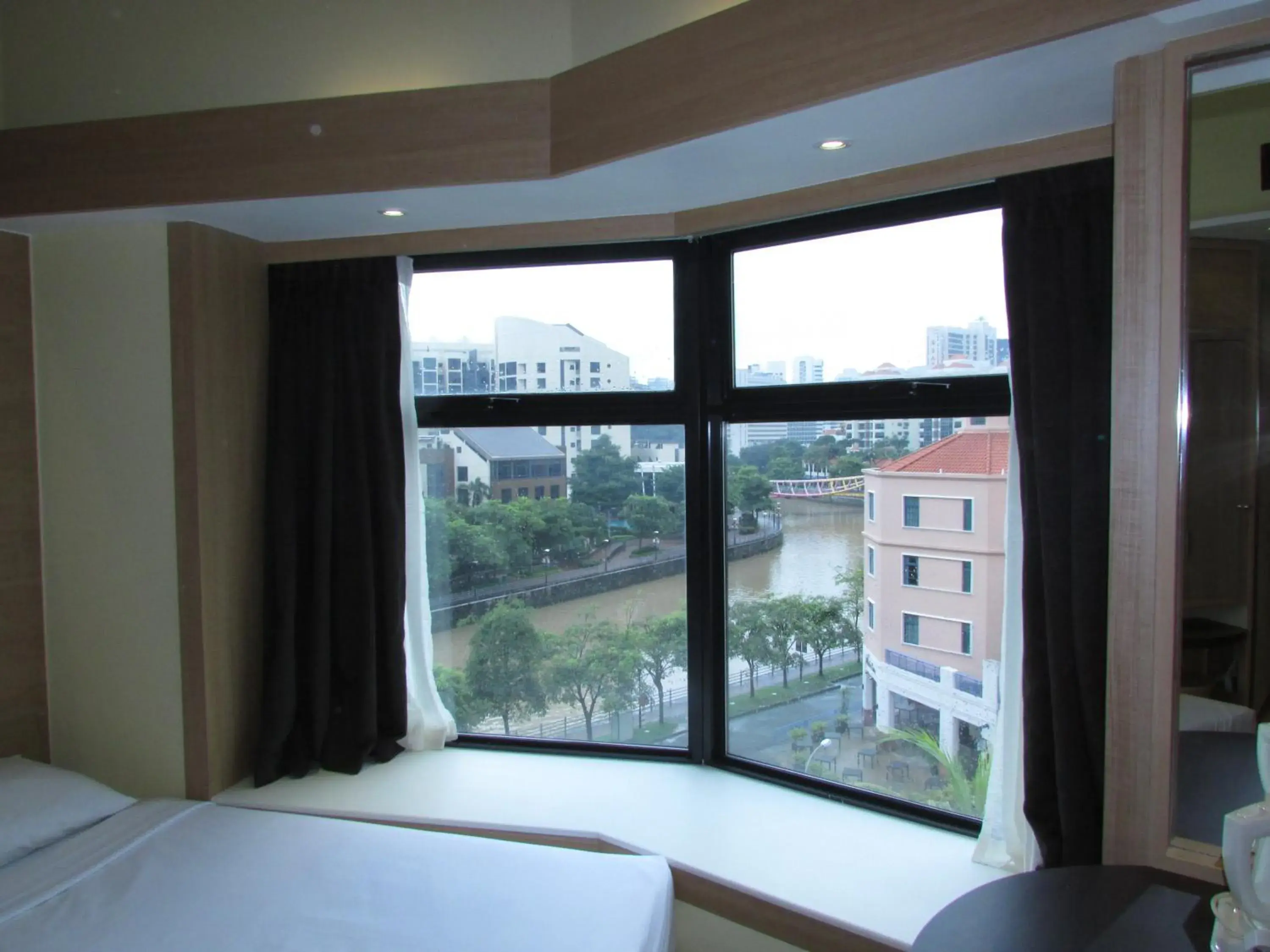 Deluxe Double Room in Robertson Quay Hotel Deluxe Double Room in Robertson Quay Hotel