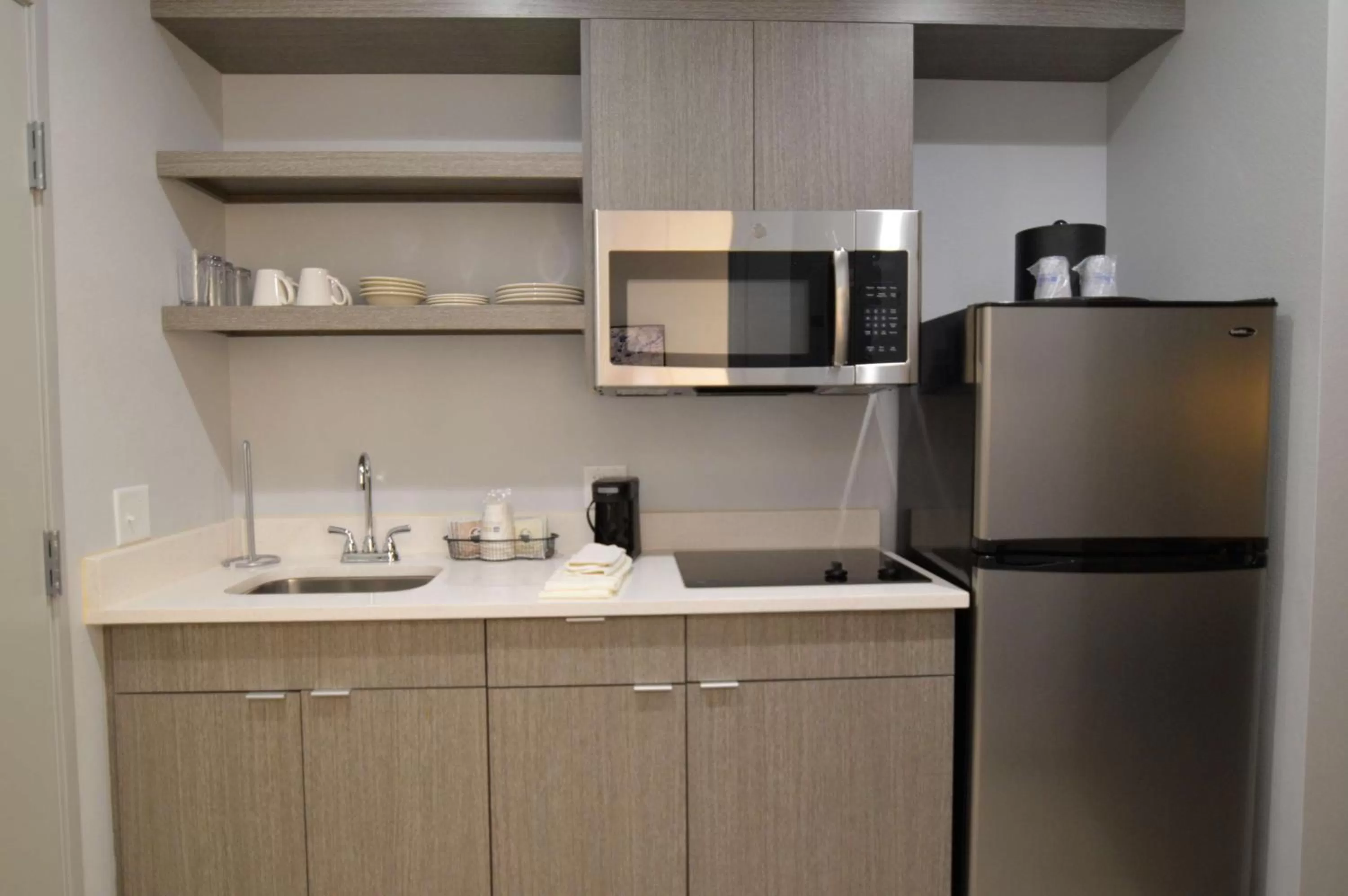 Kitchen or kitchenette in Best Western Plus Executive Residency Oklahoma City I-35
