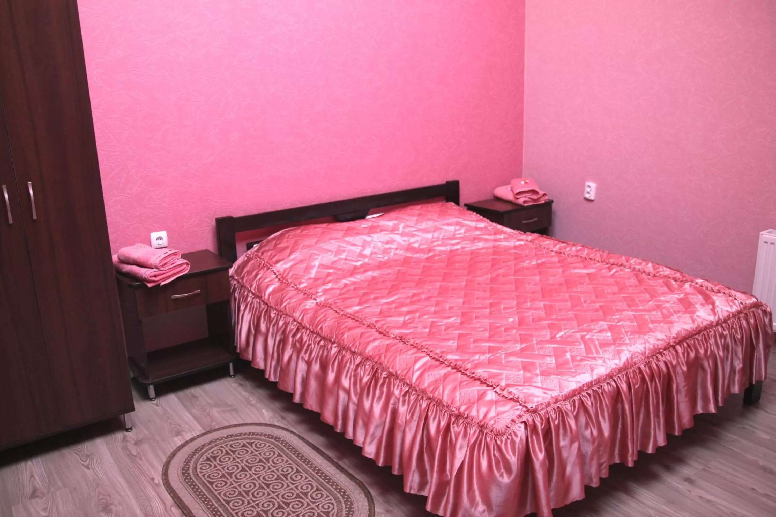 Photo of the whole room, Bed in Troyanda