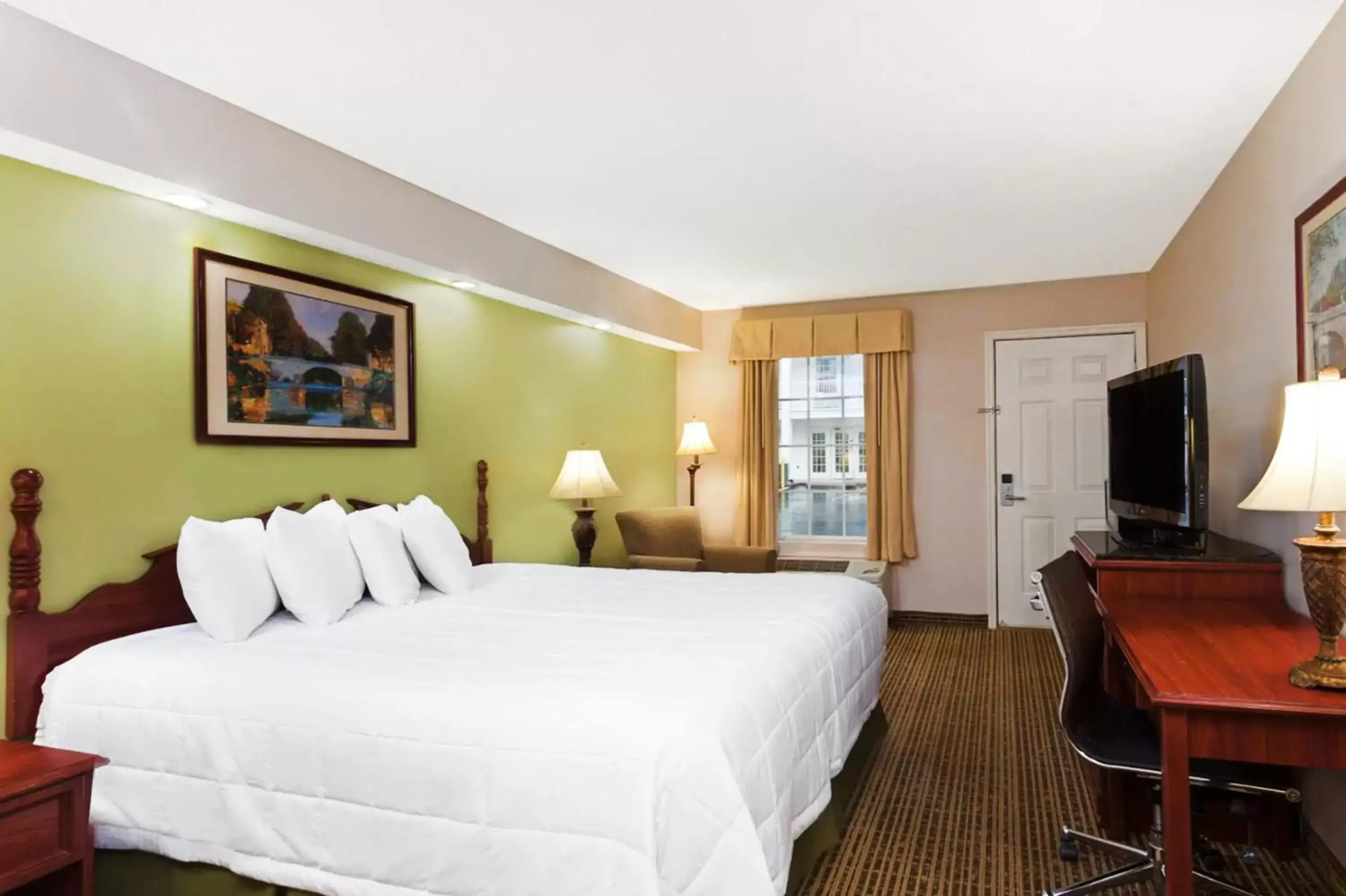 King Room - Non-Smoking in Baymont by Wyndham Tullahoma King Room - Non-Smoking in Baymont by Wyndham Tullahoma