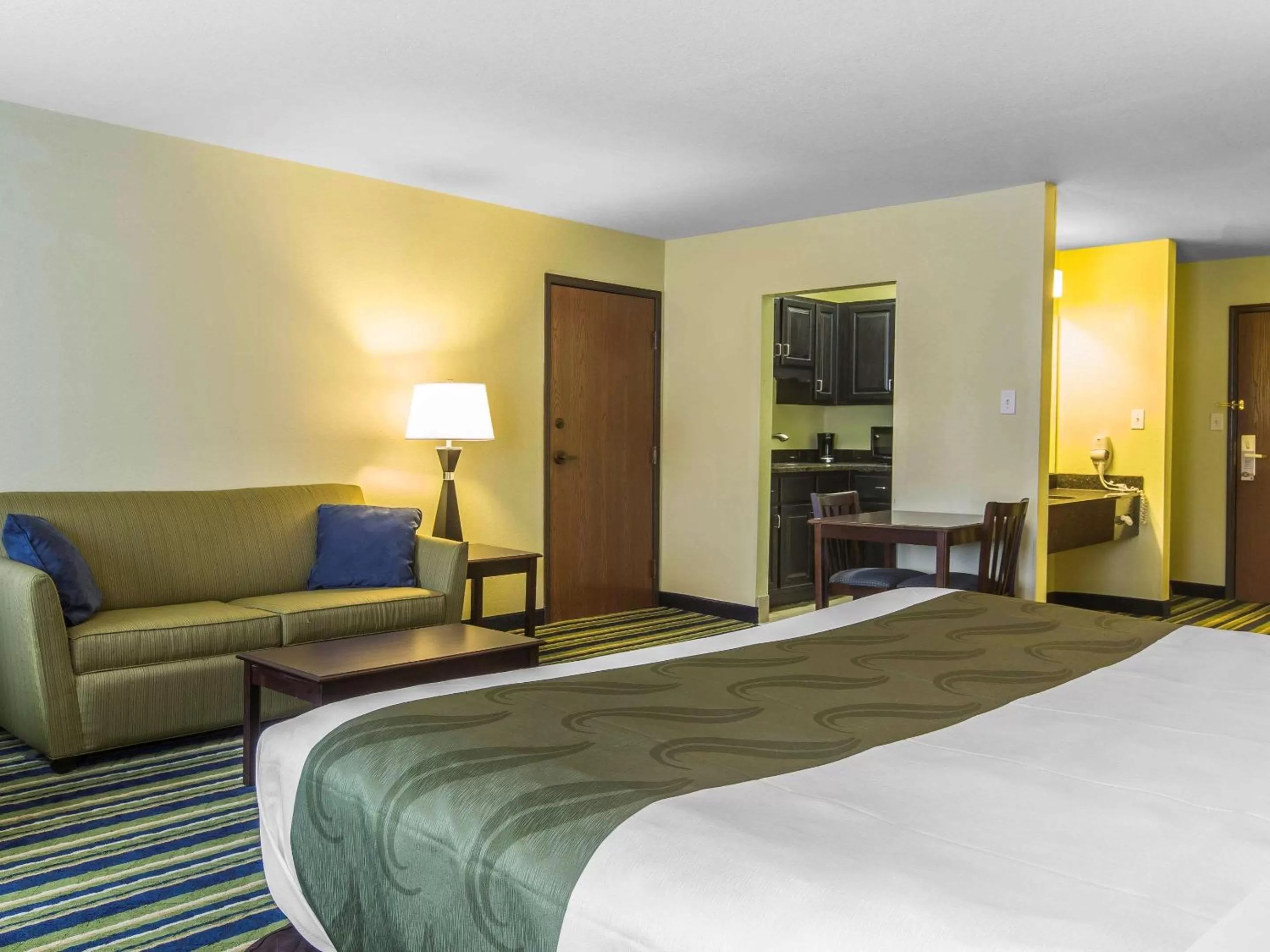 Photo of the whole room, Bed in Quality Inn Cedartown