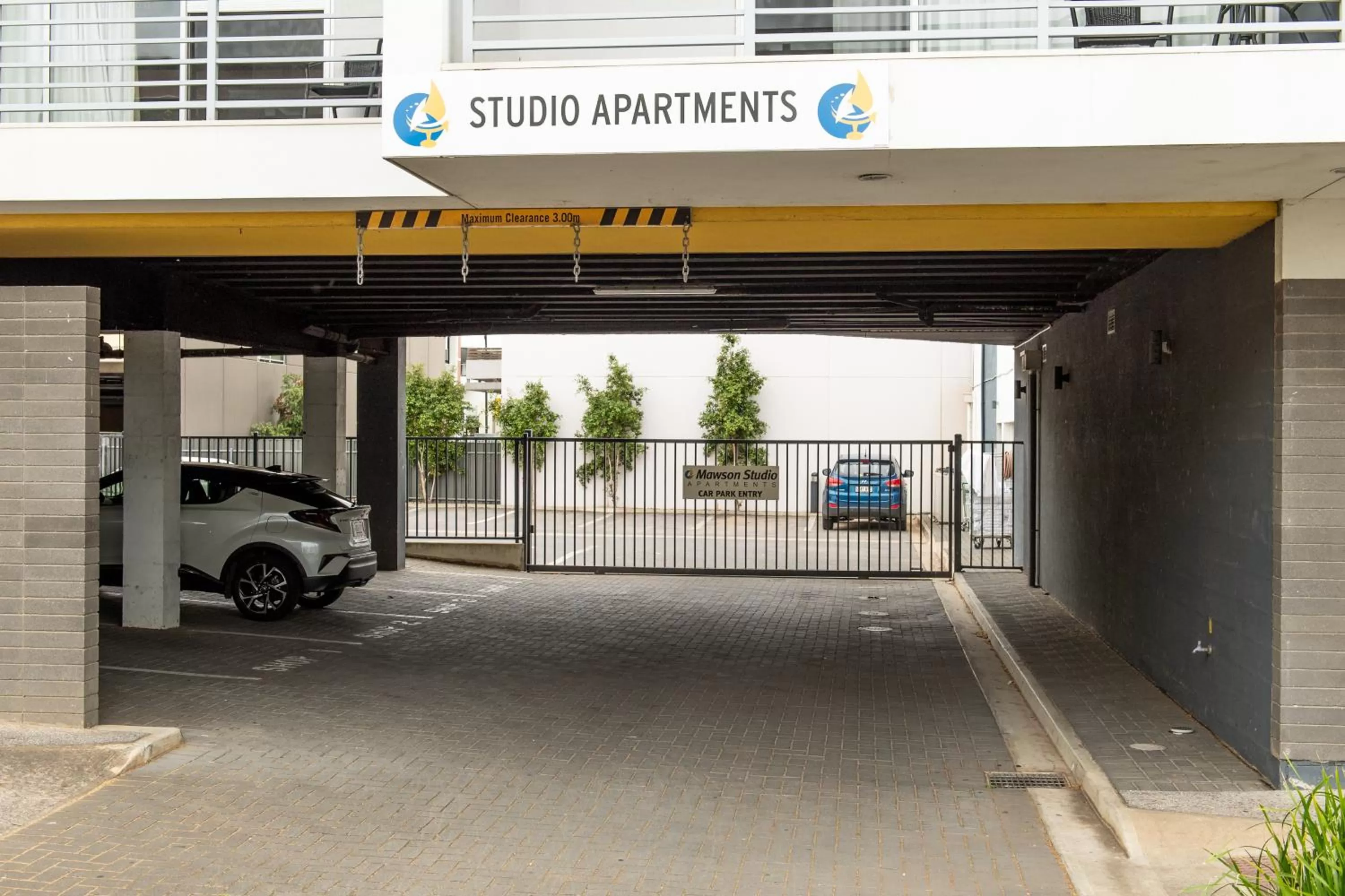 Facade/entrance in Mawson Lakes Hotel