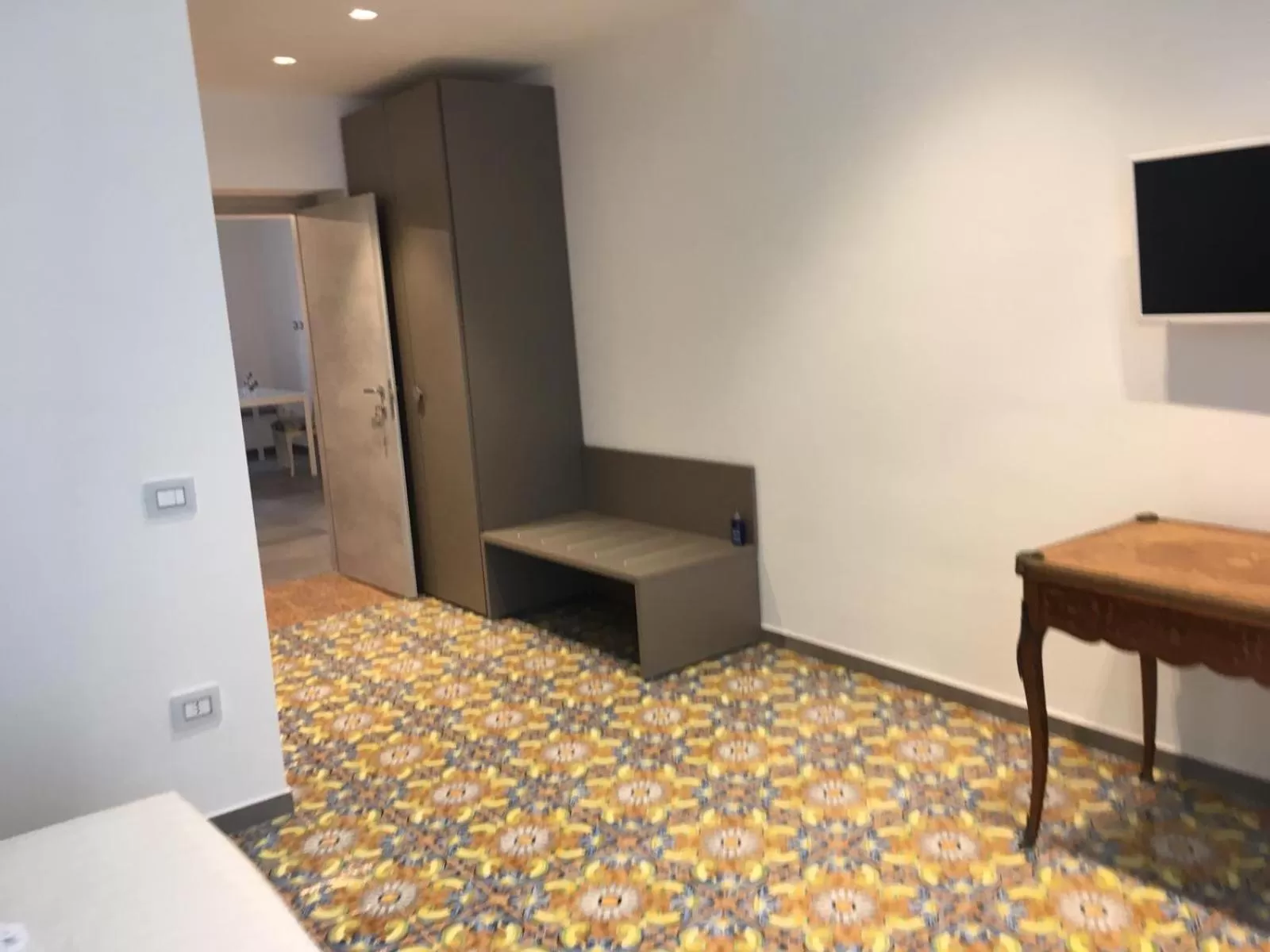 Decorative detail in Specchio di Parthenope B&B