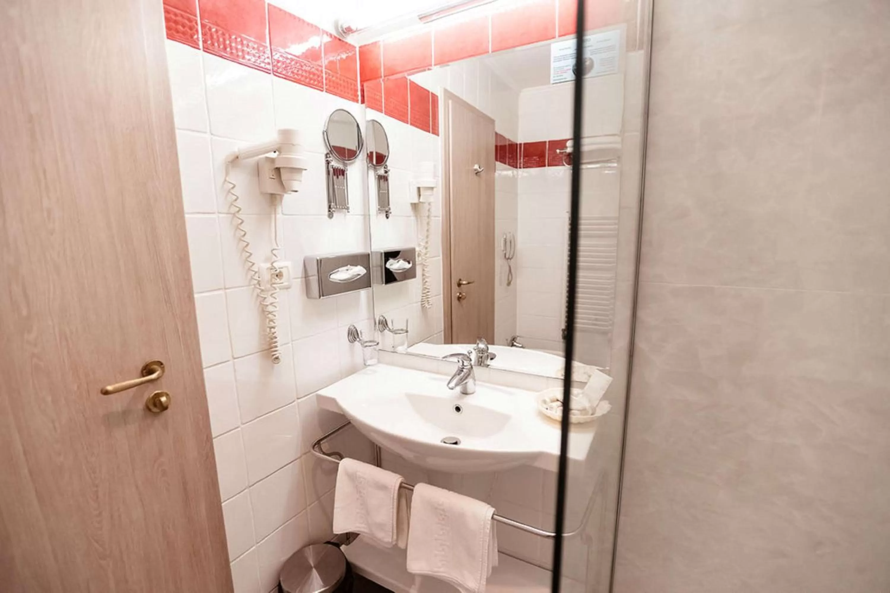 Bathroom in Best Western Plus Lido Hotel