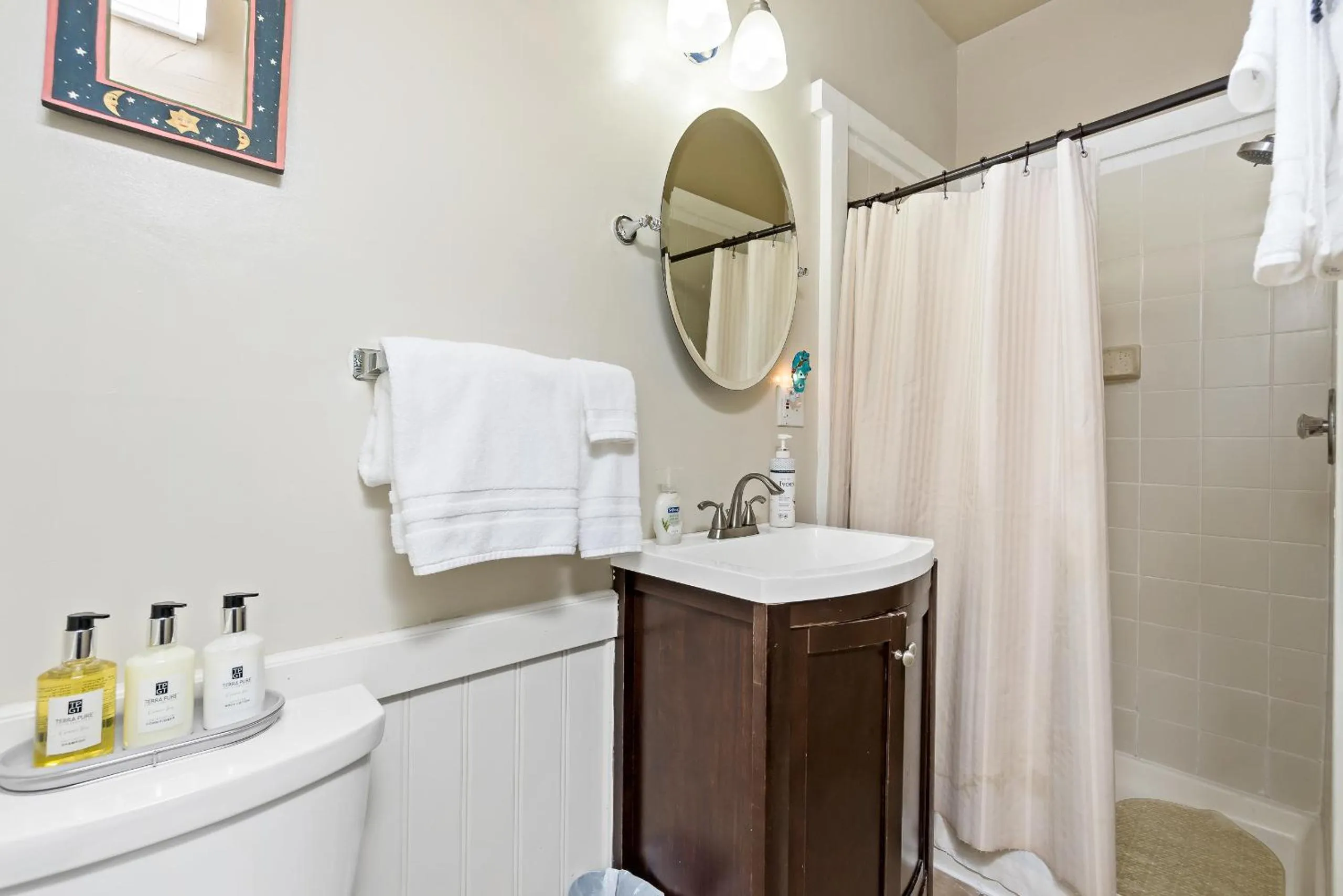 Bathroom in Mountain Meadows Inn & Chalet Suites