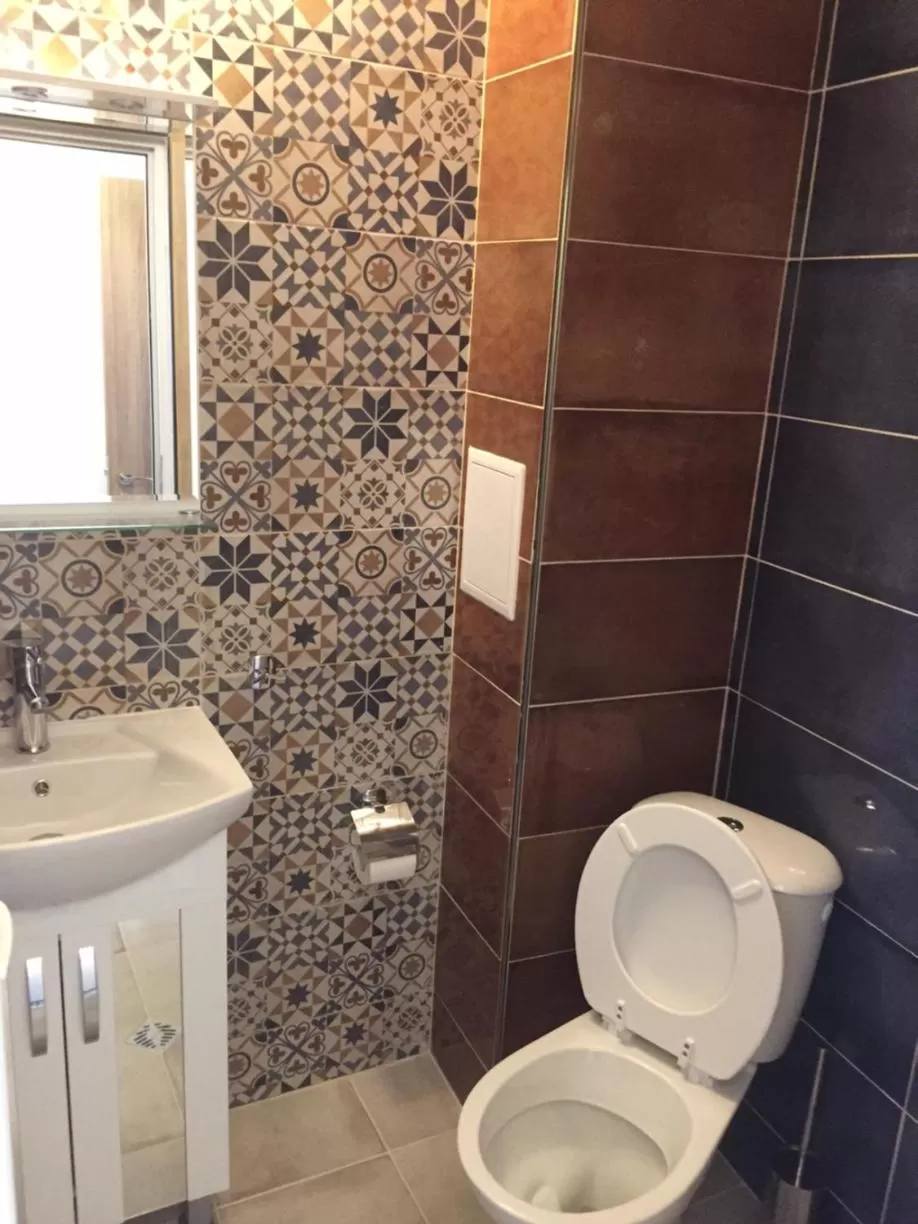 Bathroom in Family Hotel Malibu