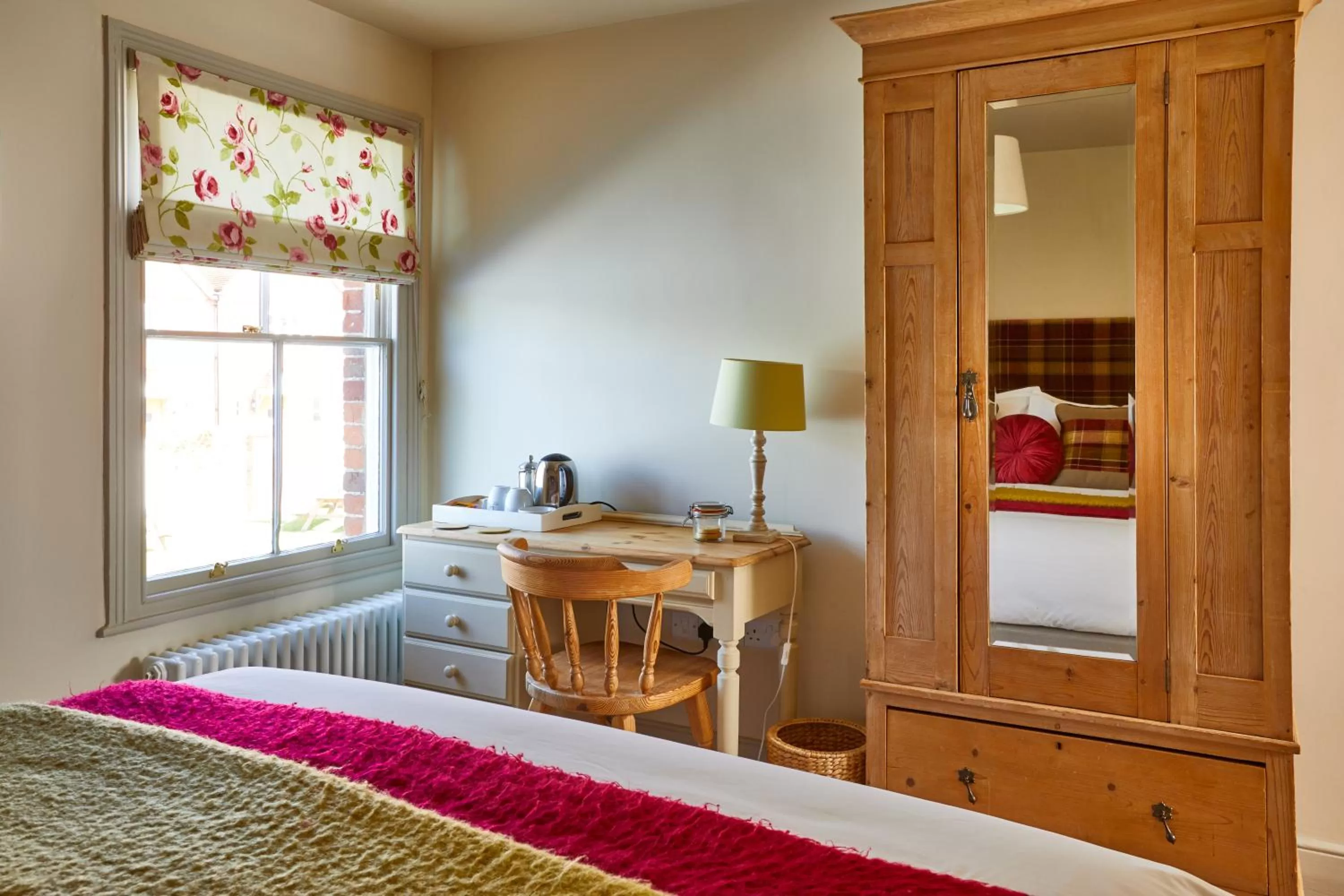 Photo of the whole room, Bed in The Greyhound Inn