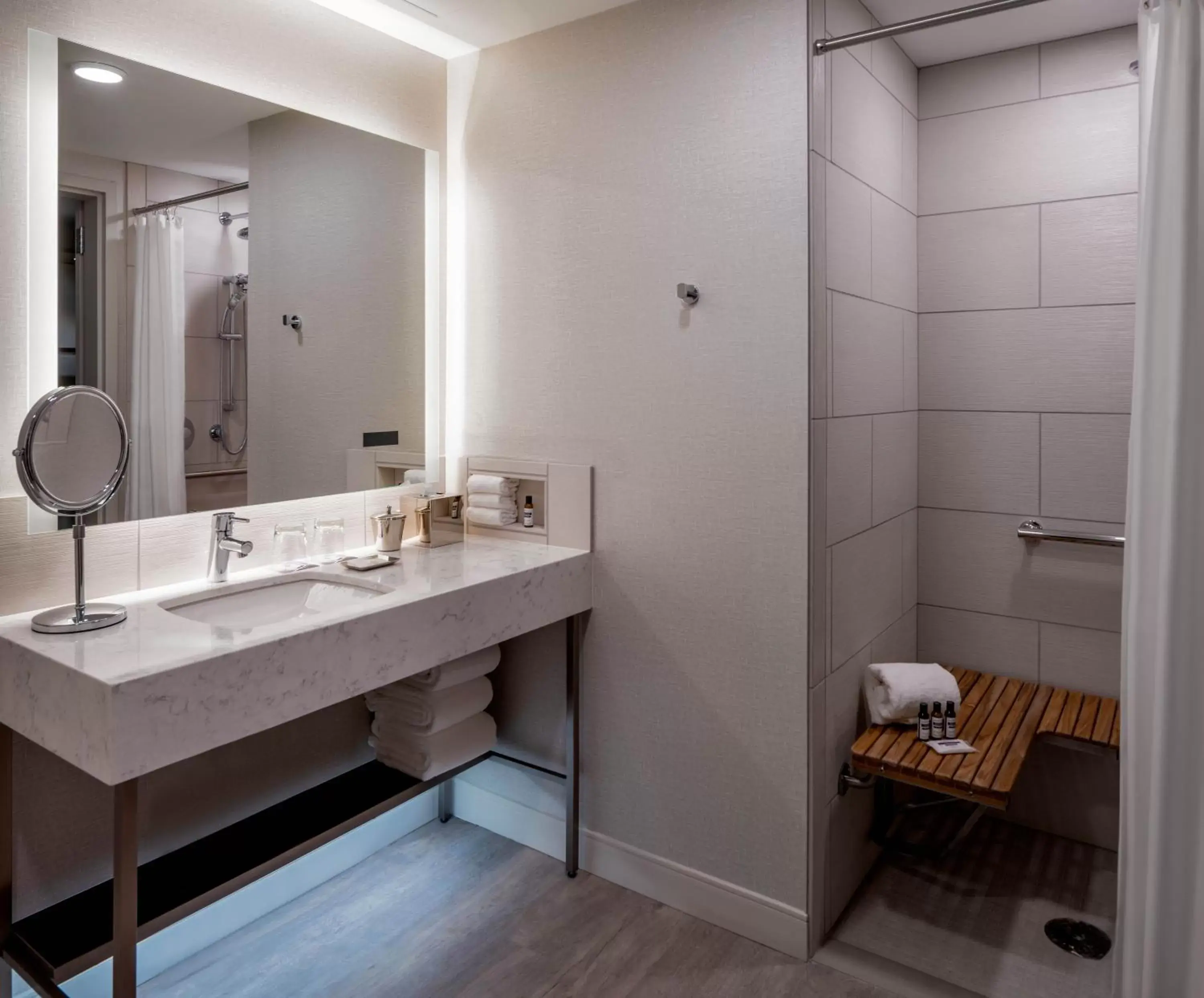 Queen Room with Two Queen Beds and Roll-In Shower - Disability Access in Hyatt Regency Portland at the Oregon Convention Center Queen Room with Two Queen Beds and Roll-In Shower - Disability Access in Hyatt Regency Portland at the Oregon Convention Center