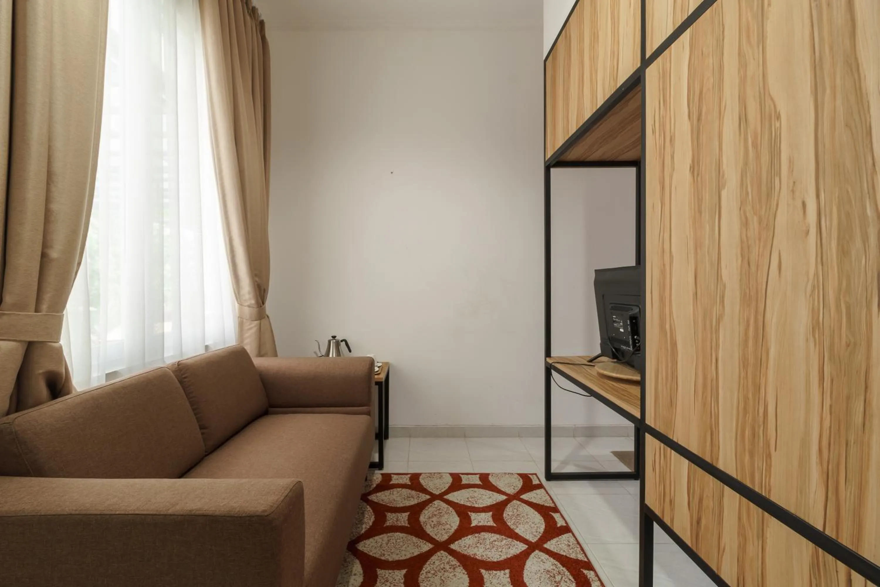 TV and multimedia in RedDoorz Plus near Exit Toll Puncak 2