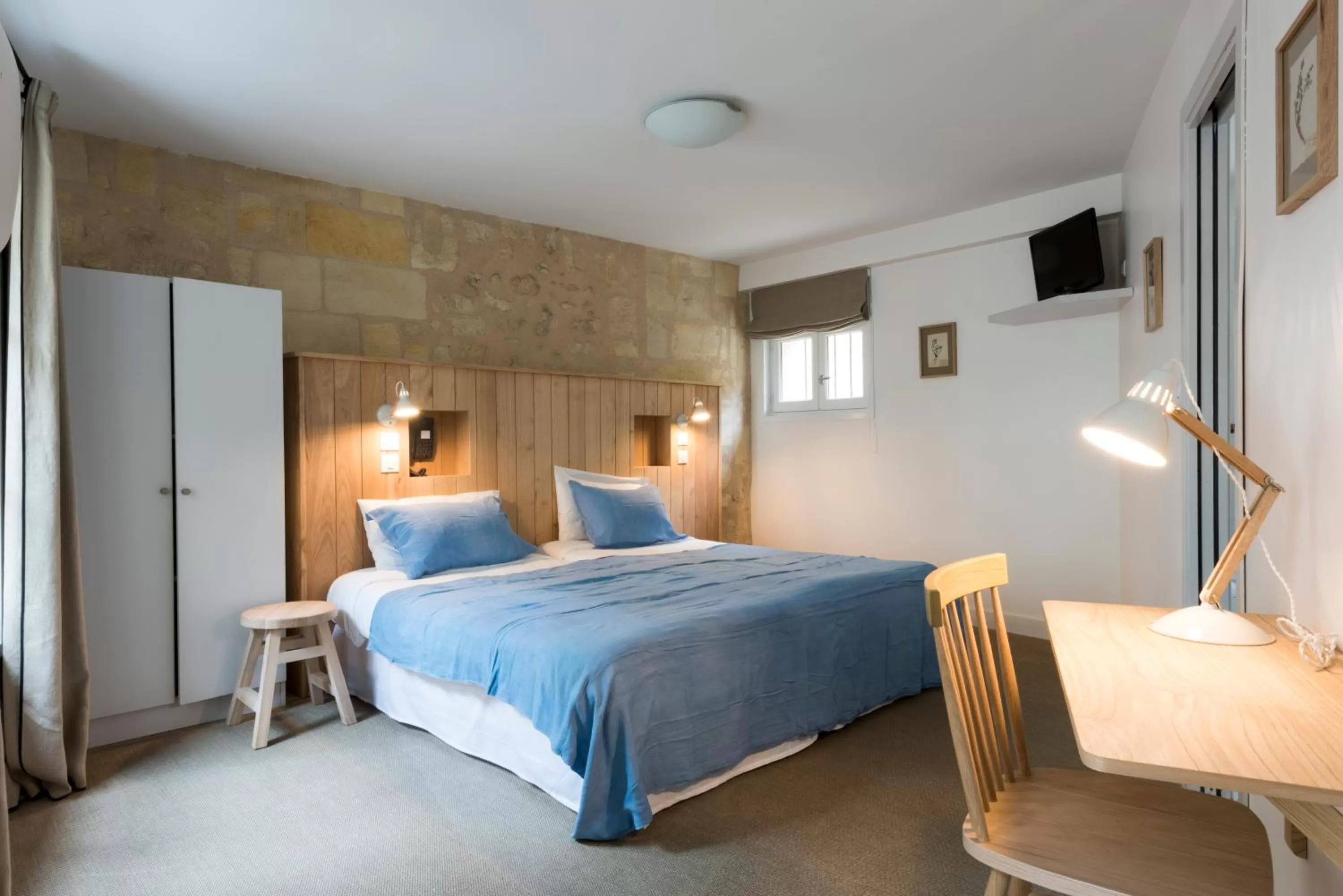 Bed in Auberge de la Commanderie