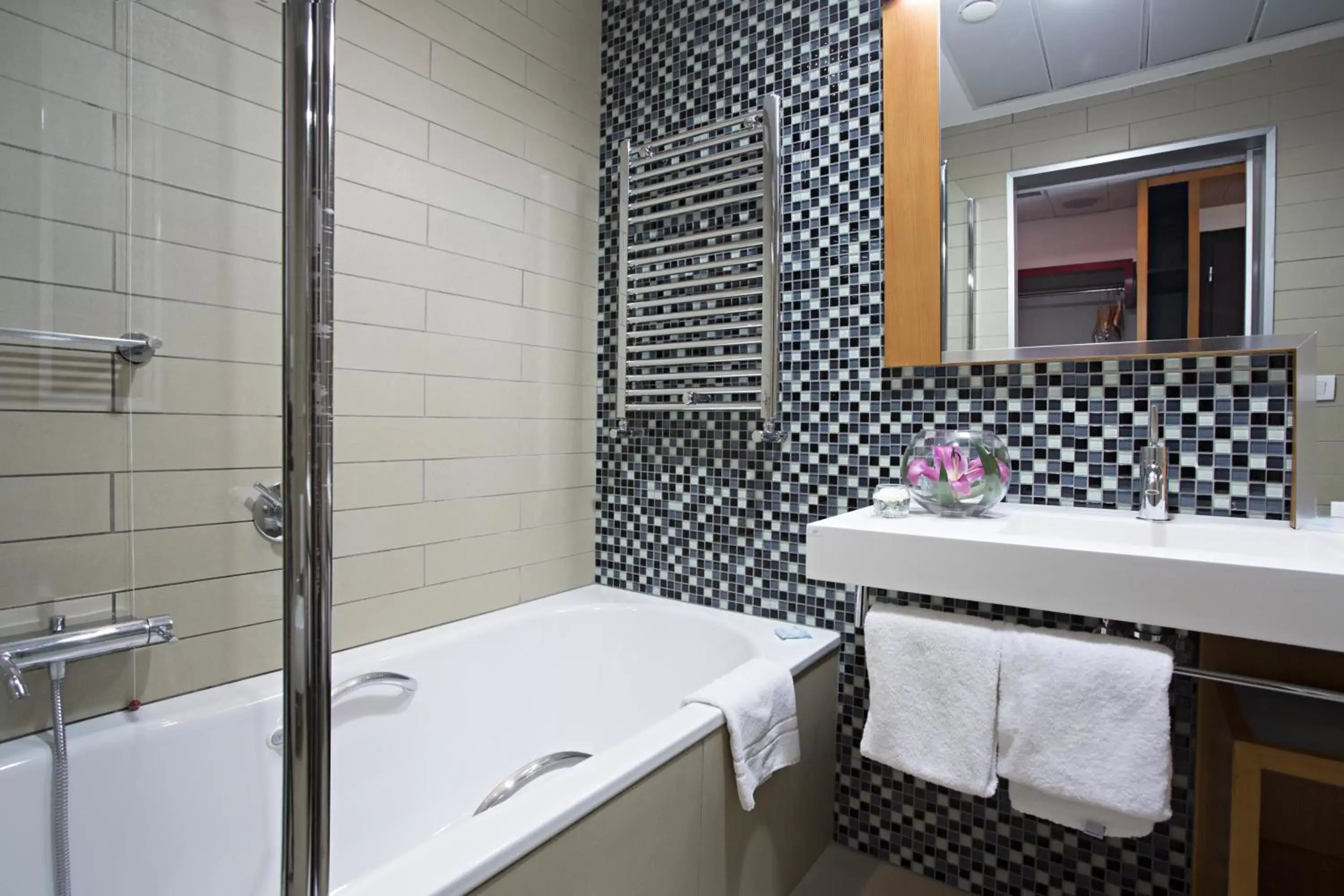 Classic Room with Balcony in Novotel Roma Eur Classic Room with Balcony in Novotel Roma Eur