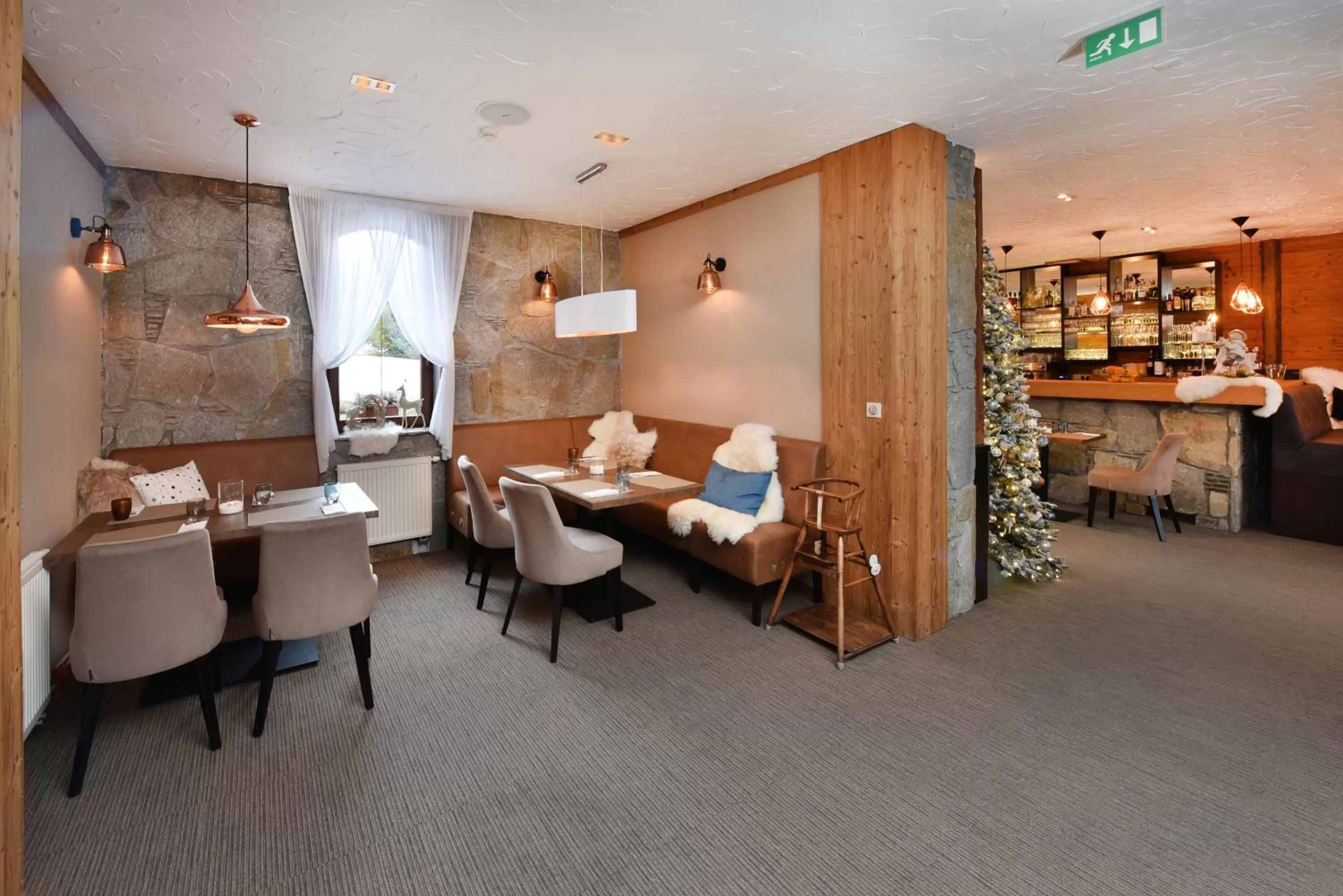 Restaurant/places to eat in APLEND Hotel Kukučka