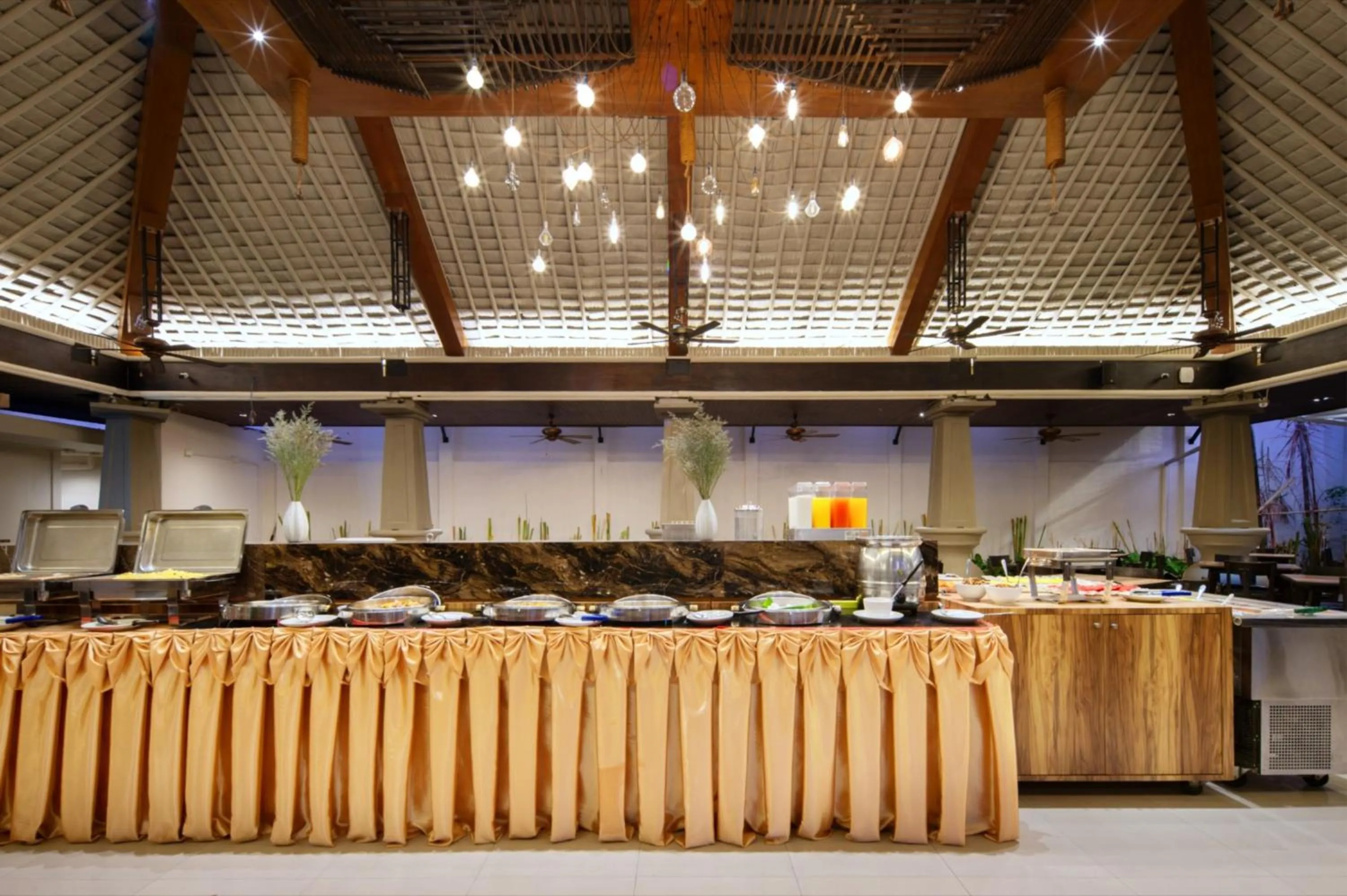 Restaurant/places to eat in Areca Resort and Spa