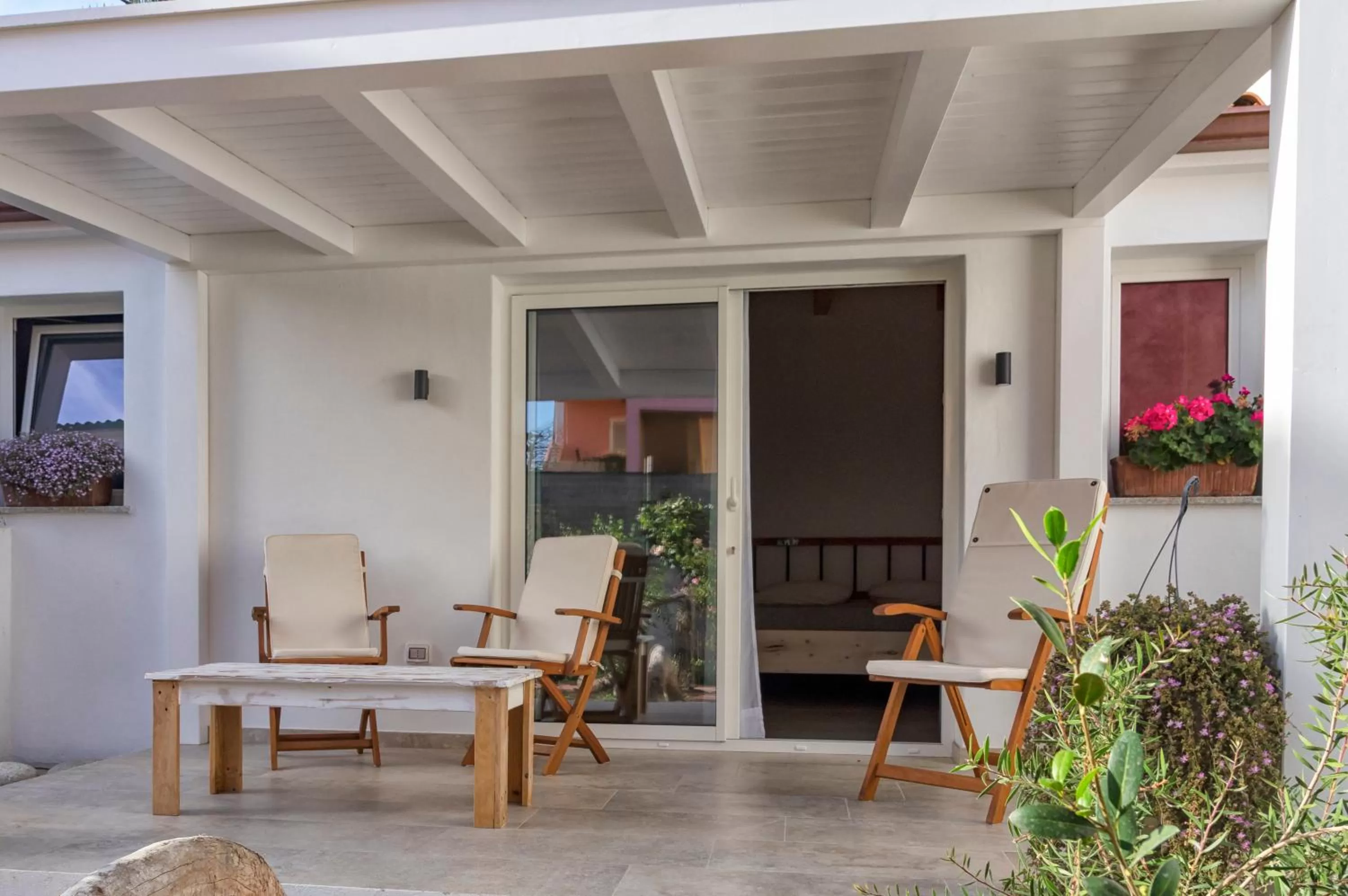 Patio in B&B Les Chambres Rooms & Suite