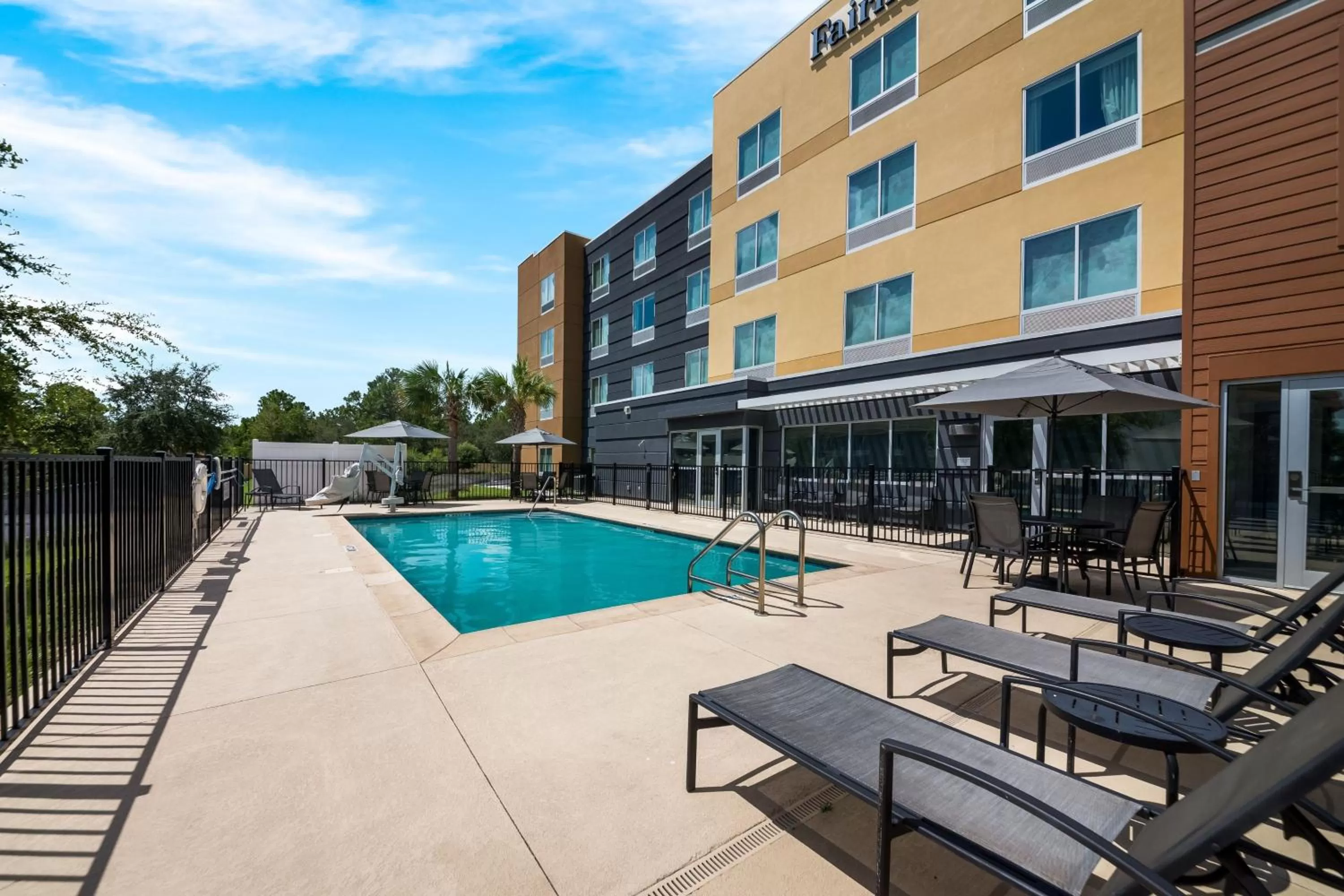 Swimming pool in Fairfield Inn & Suites Brooksville Suncoast Parkway