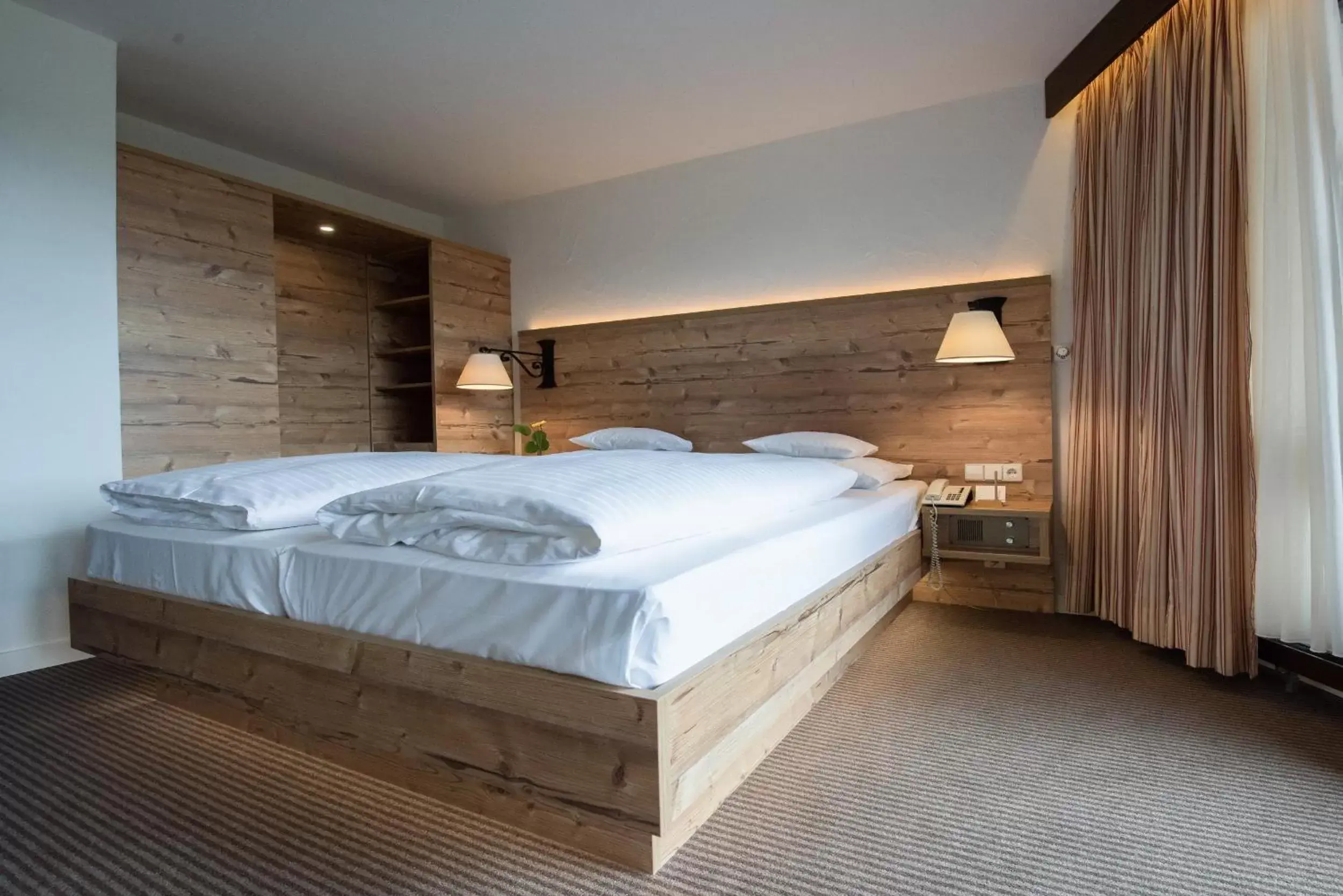 Comfort Double Room - single occupancy - South Side in Hotel Vier Jahreszeiten am Schluchsee Comfort Double Room - single occupancy - South Side in Hotel Vier Jahreszeiten am Schluchsee