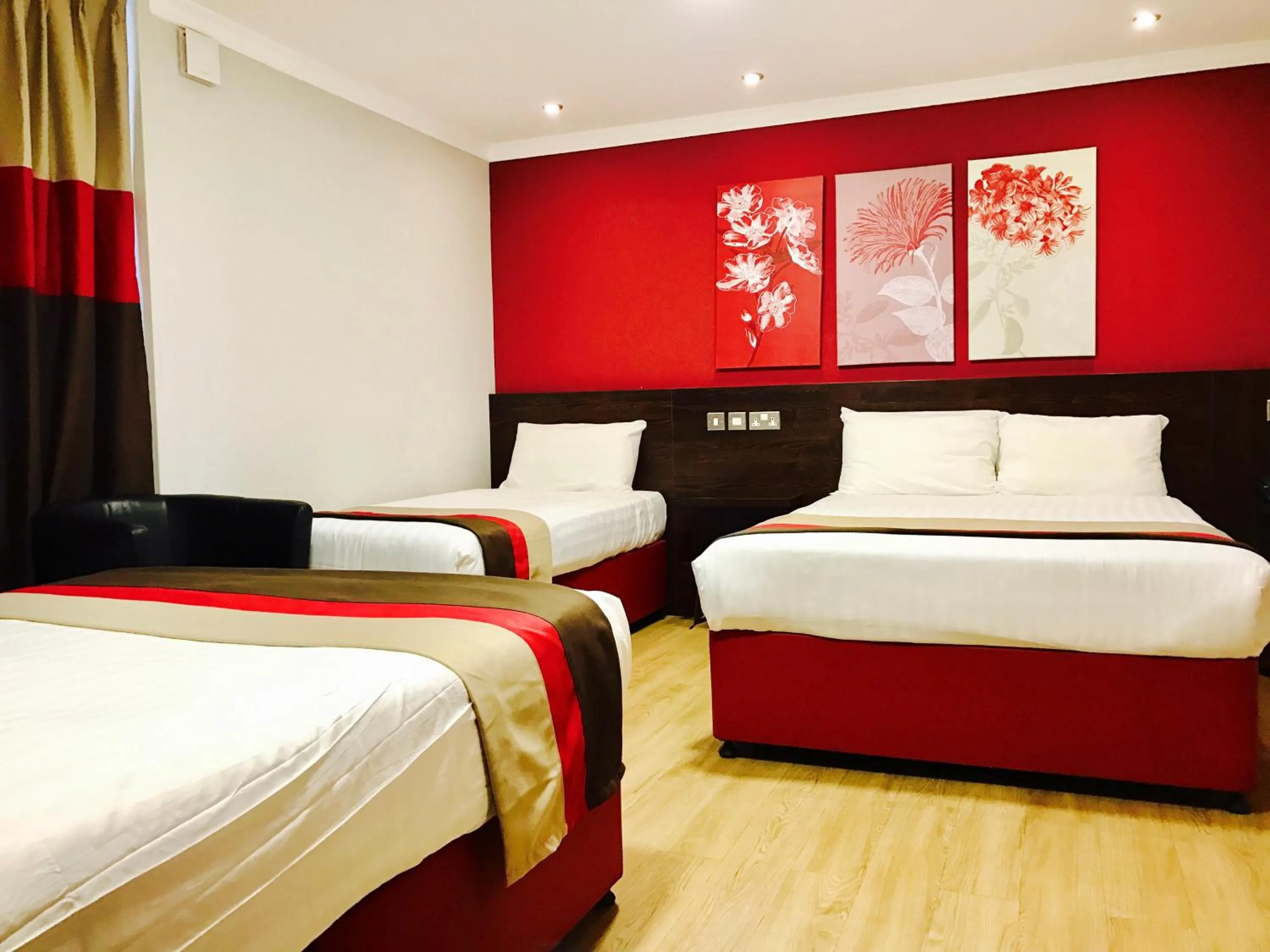 Bedroom, Bed in Royal Cambridge Hotel